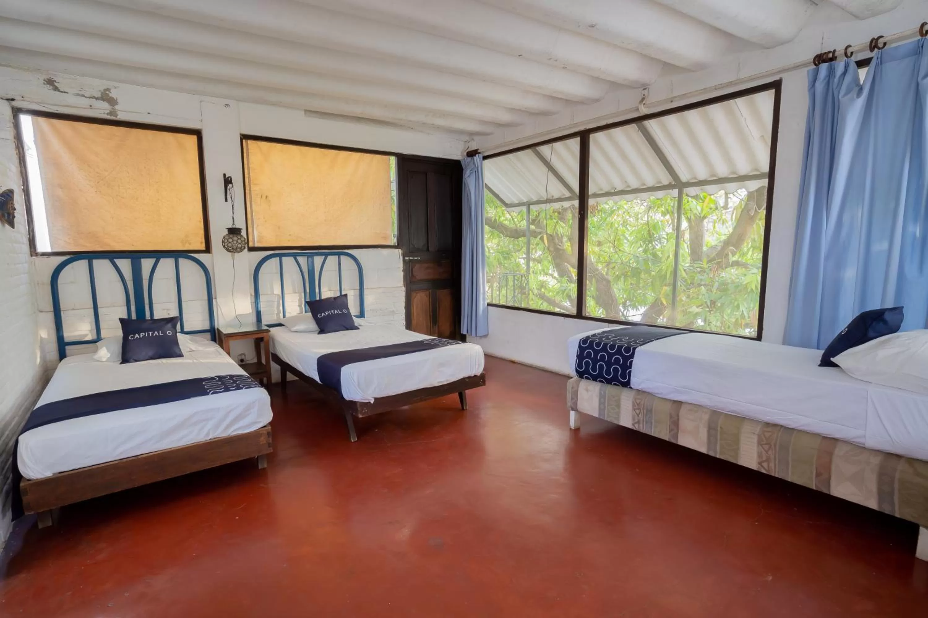 View (from property/room), Bed in Hotel Mision, Acapulco centro