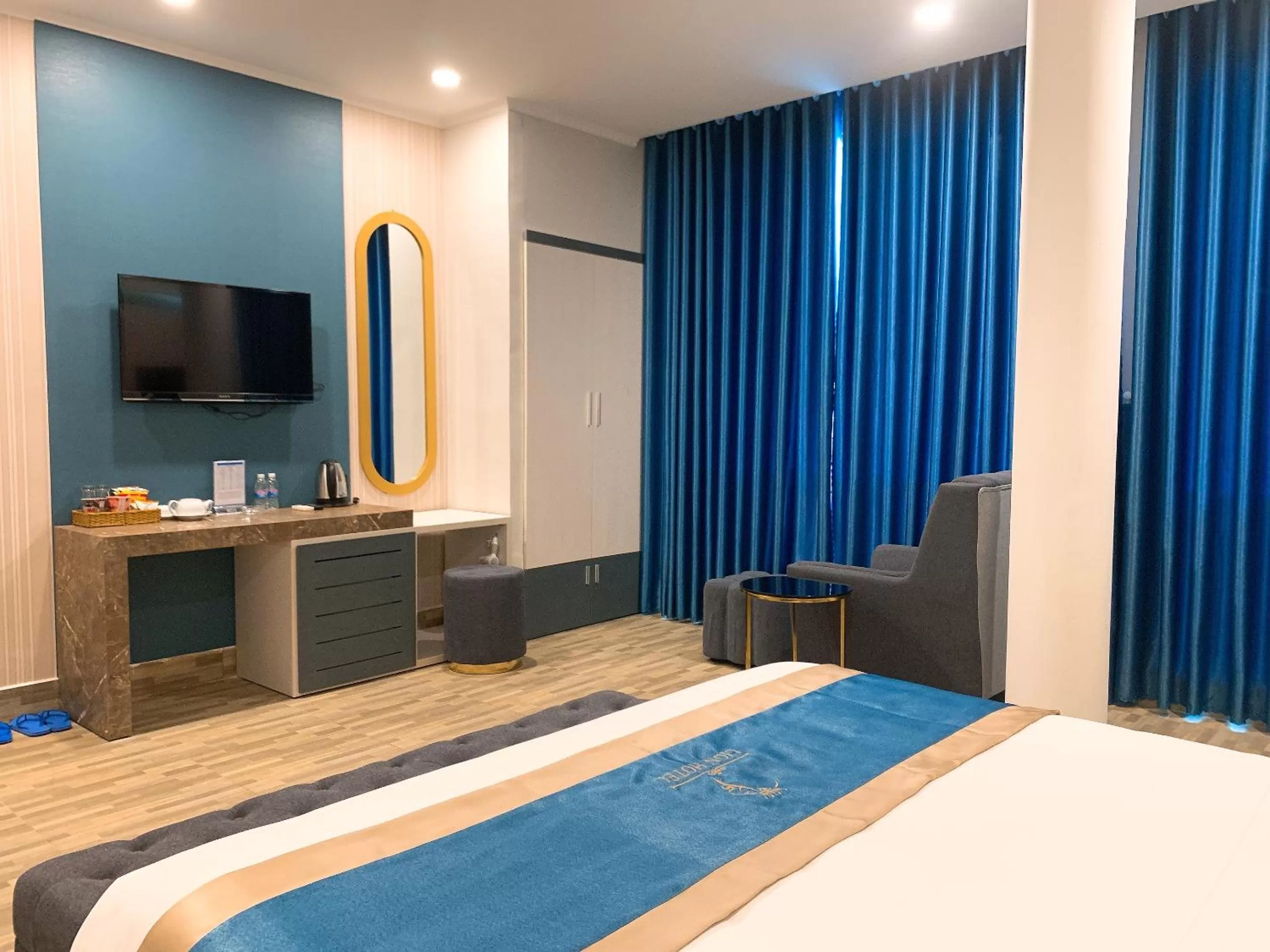 TV and multimedia, TV/Entertainment Center in LION HOTEL