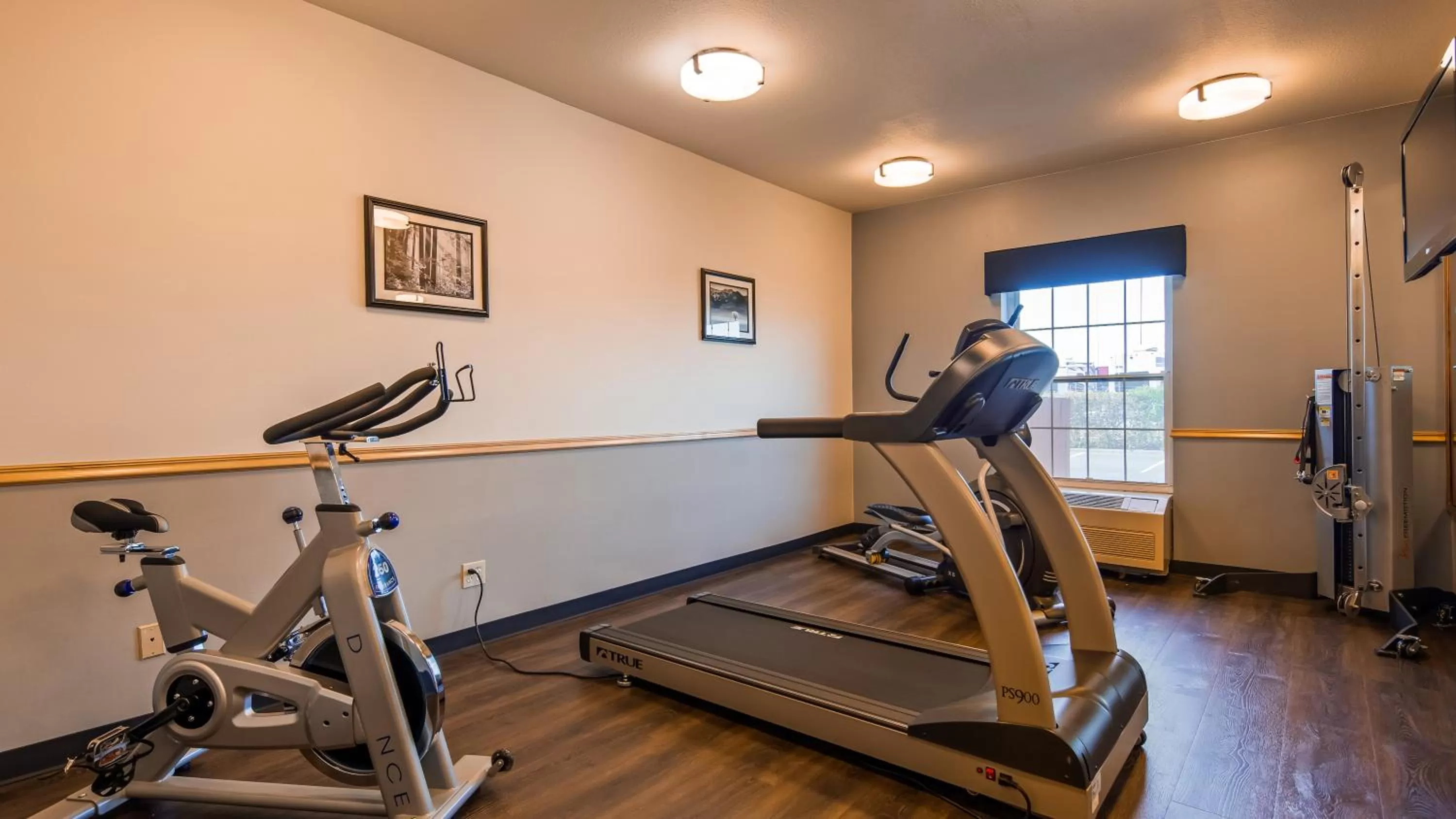 Fitness centre/facilities in Best Western Woodburn Inn