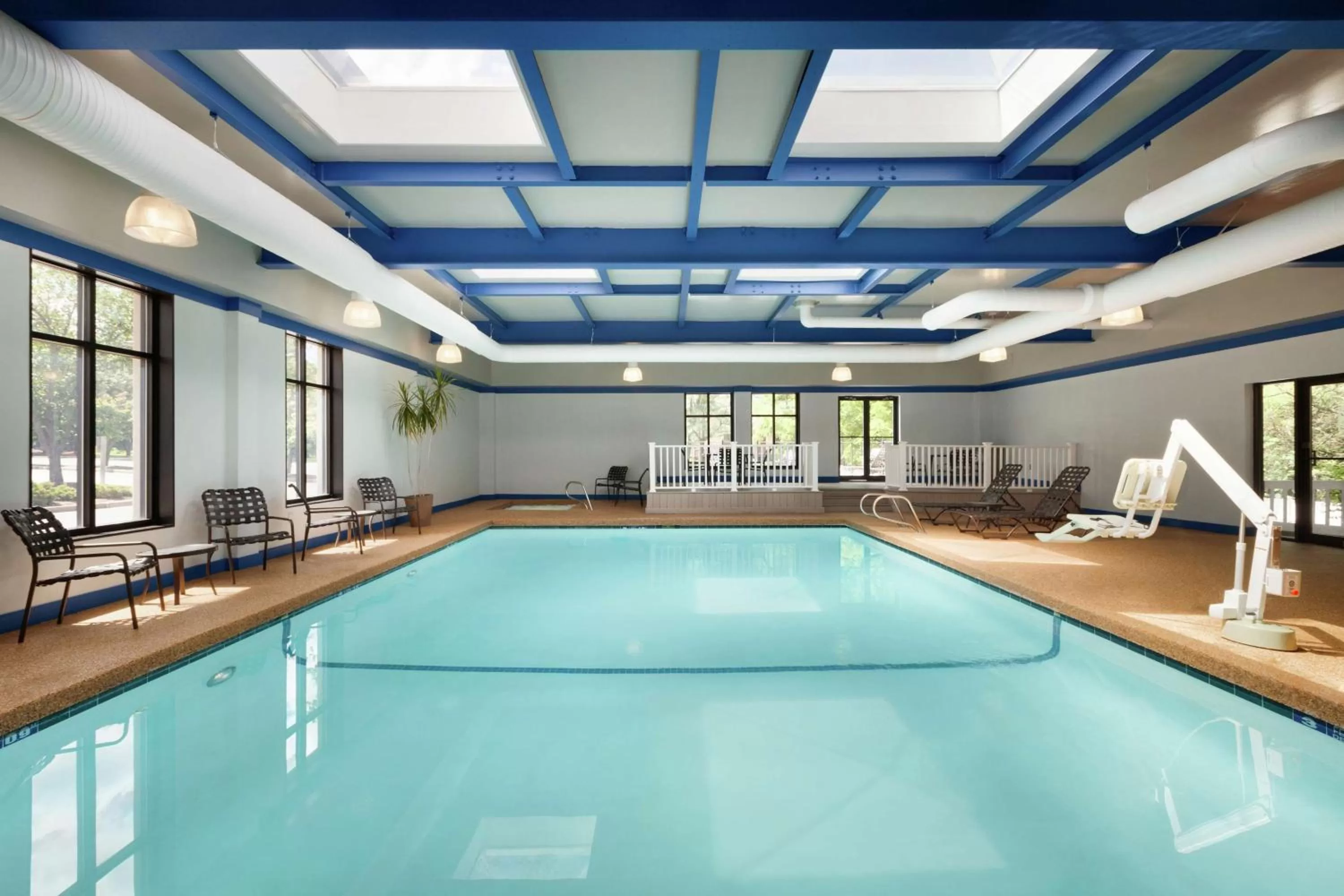 Swimming pool in Hilton Garden Inn Rochester/Pittsford