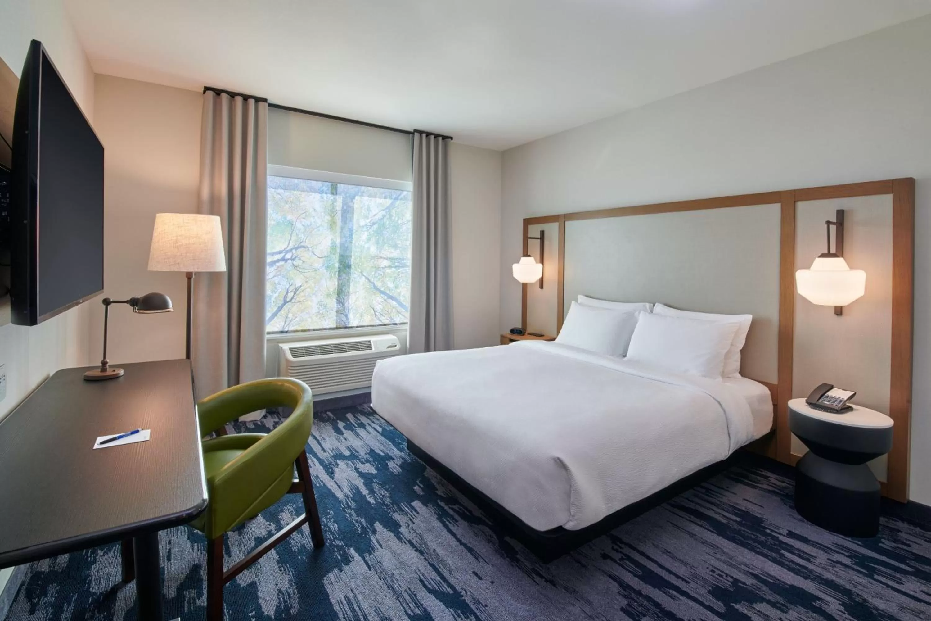 Photo of the whole room, Bed in Fairfield Inn & Suites by Marriott Chicago O'Hare