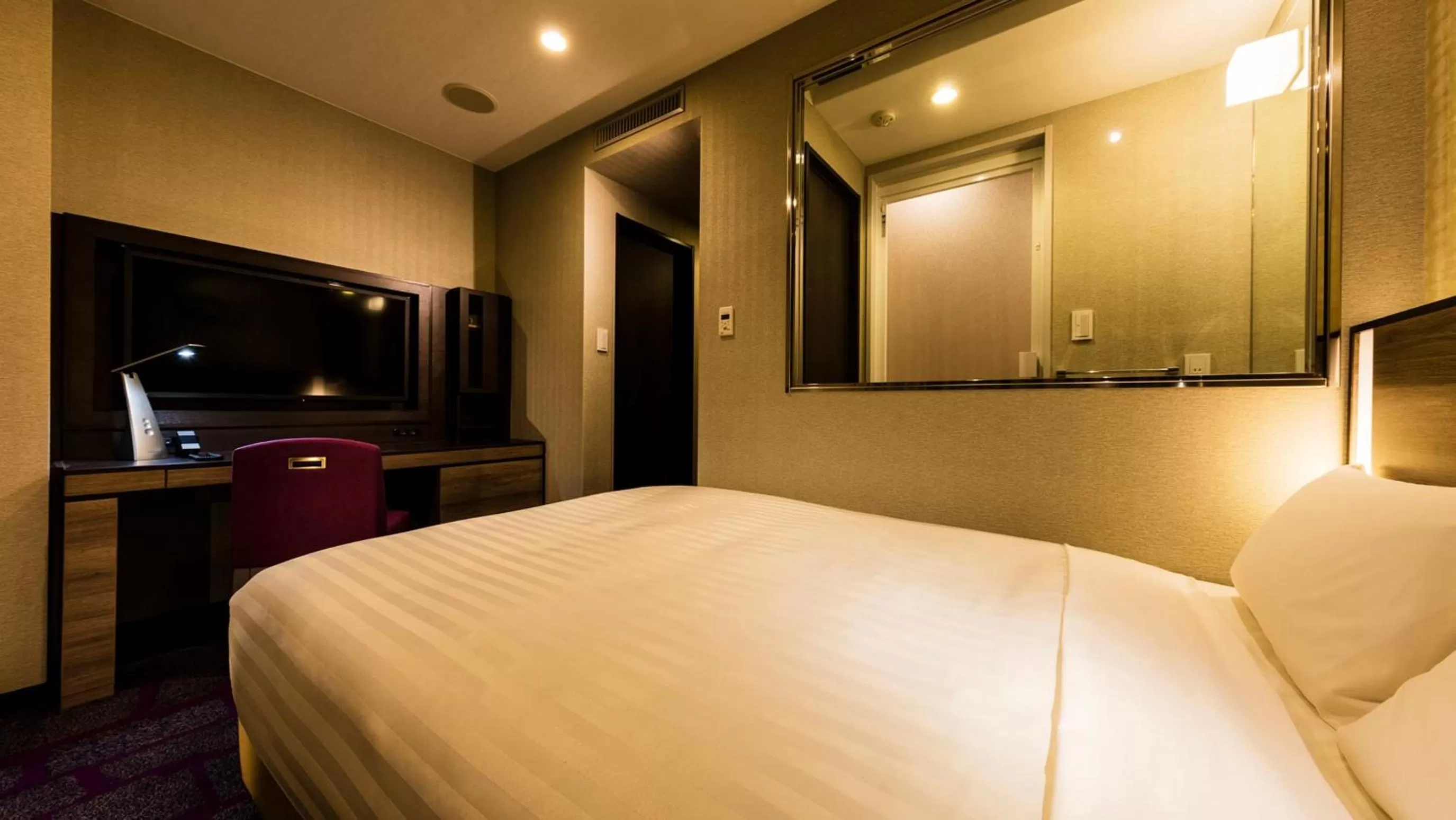 Bed in JR-East Hotel Mets Urawa