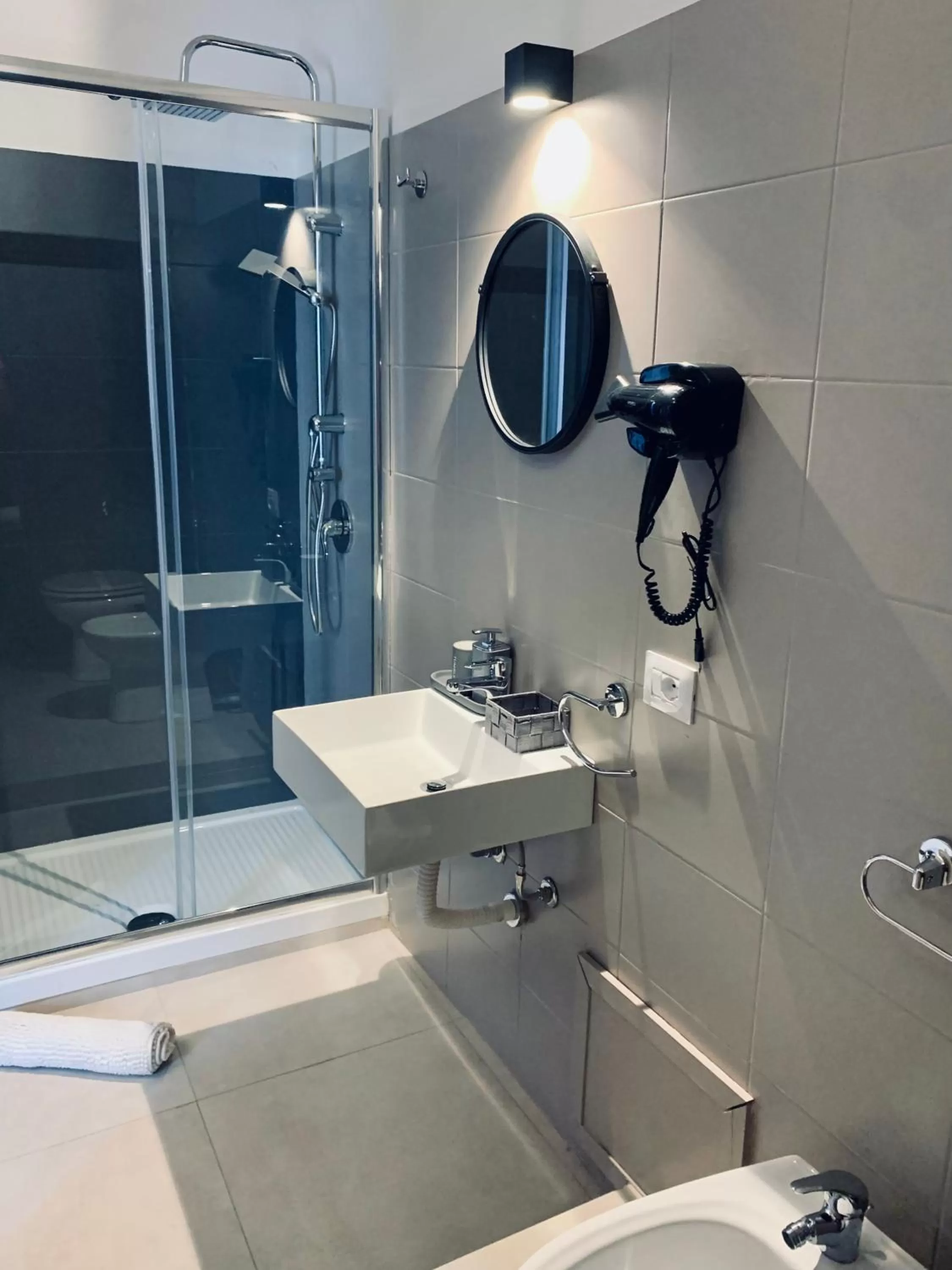 Shower in B&B Ungheria Ottantaquattro