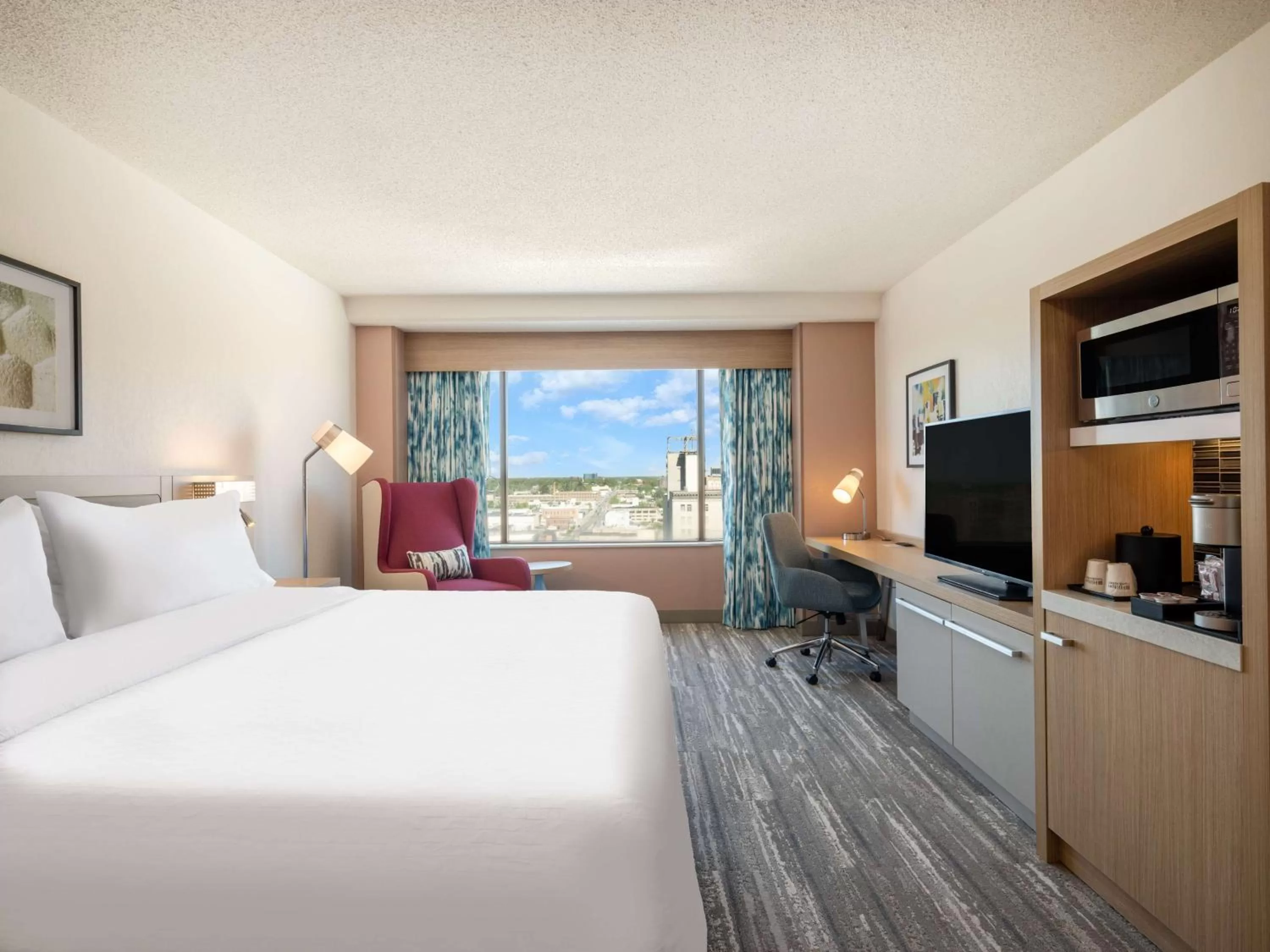 Bedroom, Bed in Hilton Garden Inn Toledo Downtown