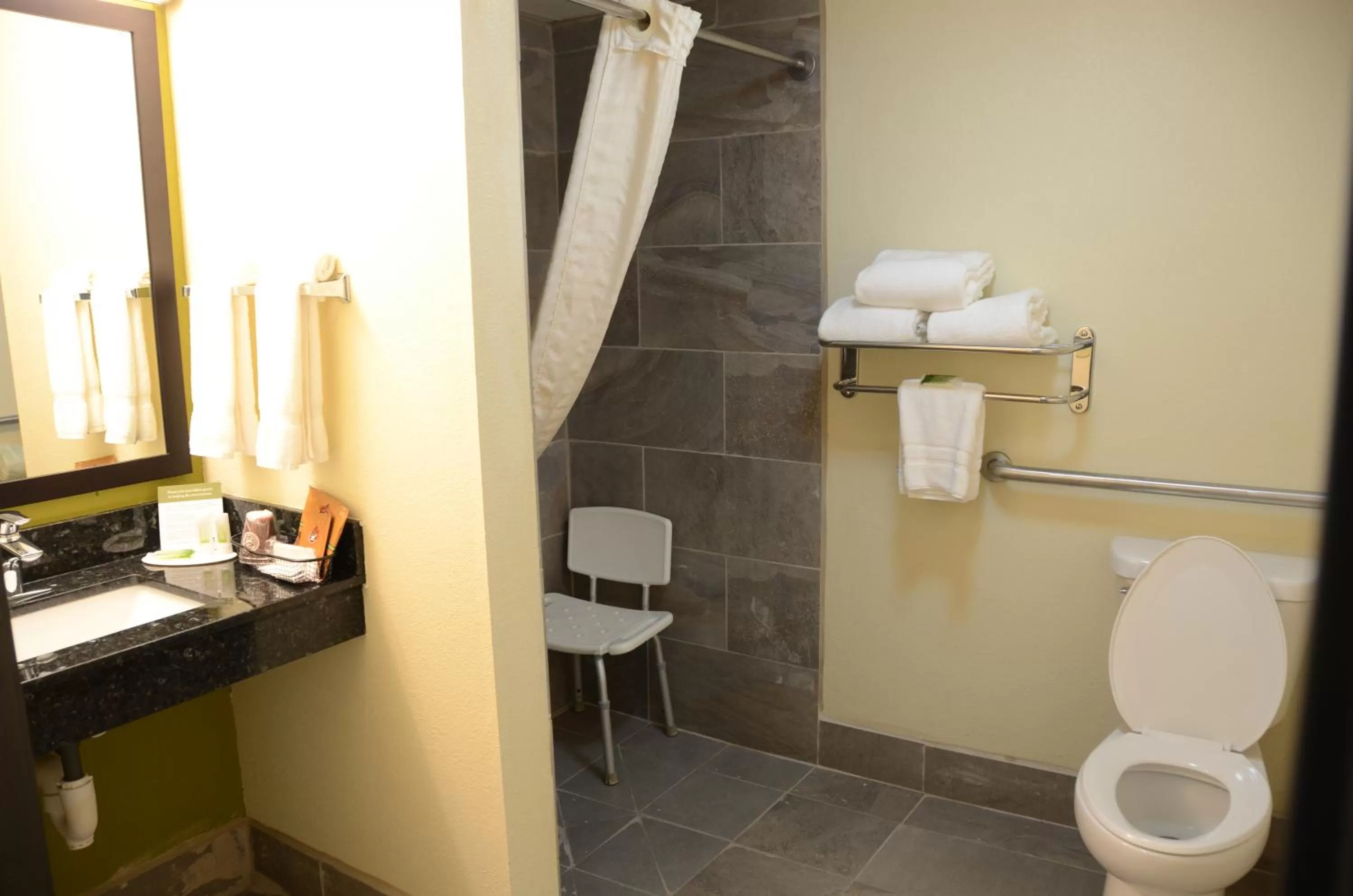 AmericInn by Wyndham West Burlington