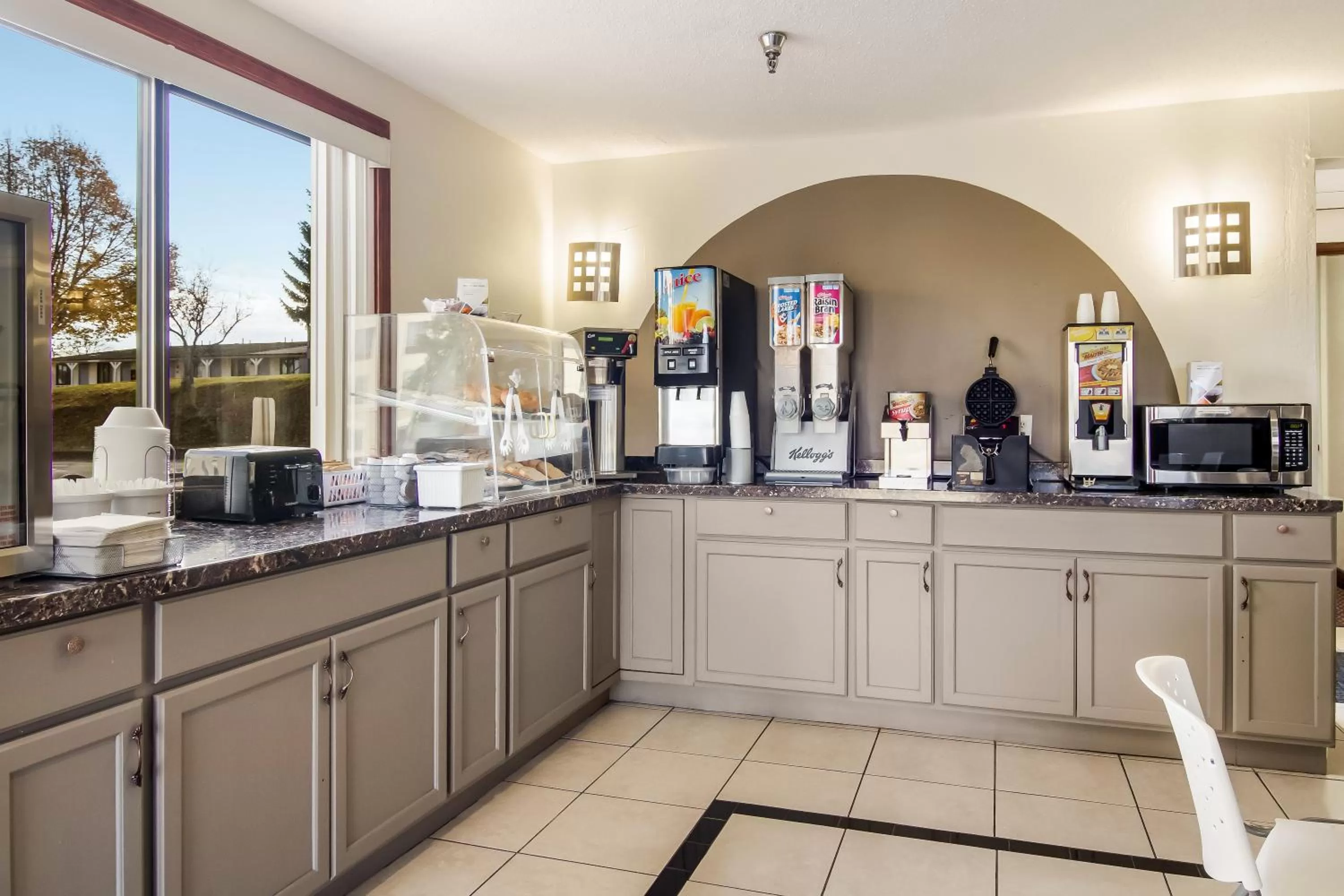 Food and drinks in Days Inn by Wyndham Somerset PA I-70 I-76