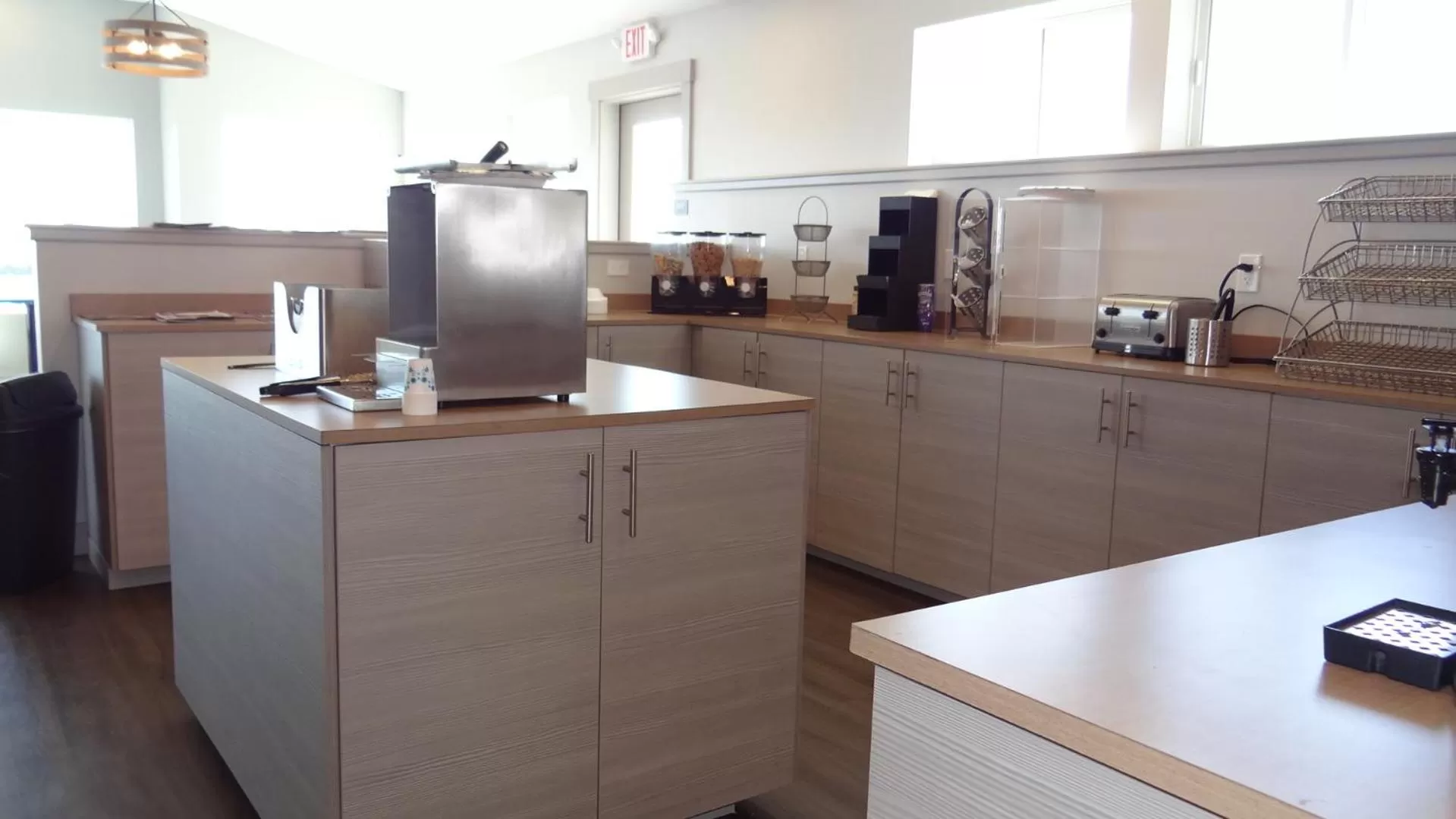 Breakfast in Ledges By the Bay