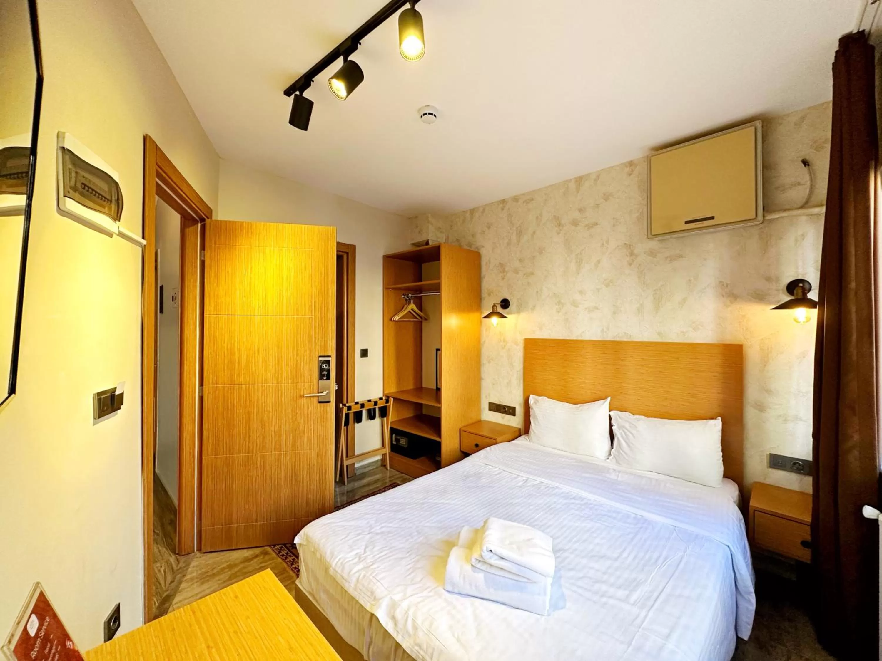 Bed in Sultan Pier Hotel