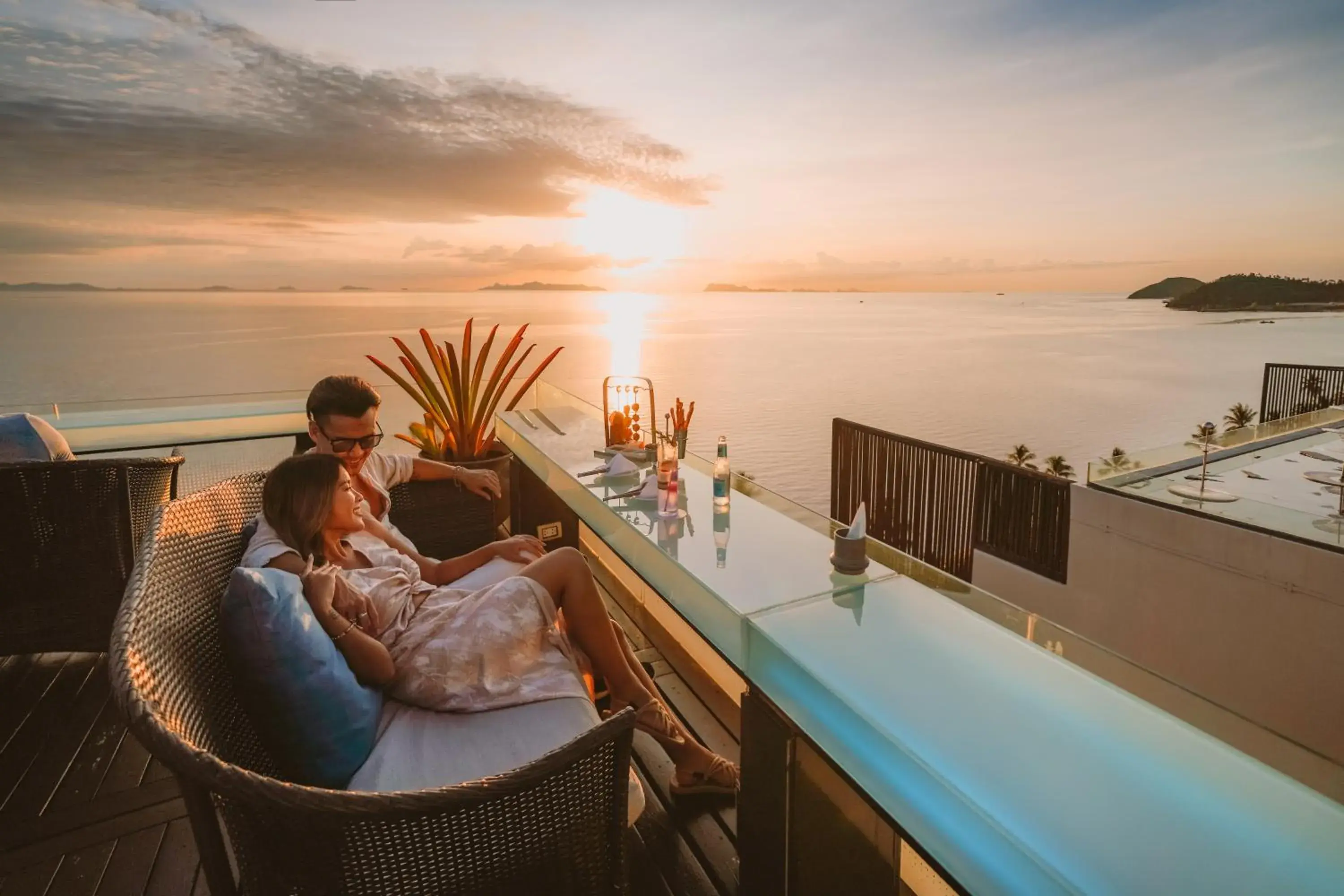 Lounge or bar in InterContinental Koh Samui Resort, an IHG Hotel Lounge or bar in InterContinental Koh Samui Resort, an IHG Hotel