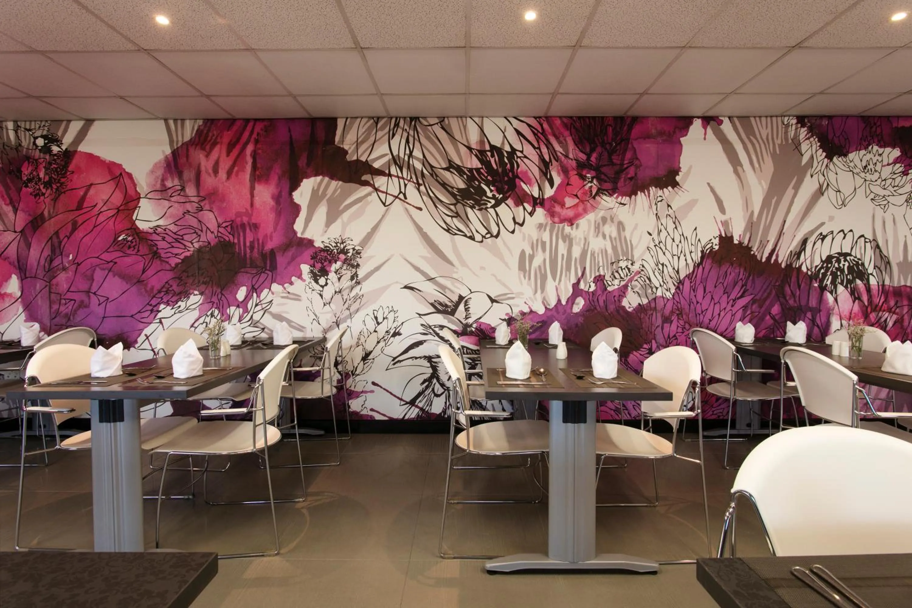 Restaurant/places to eat in Absolute Farenden Apartments