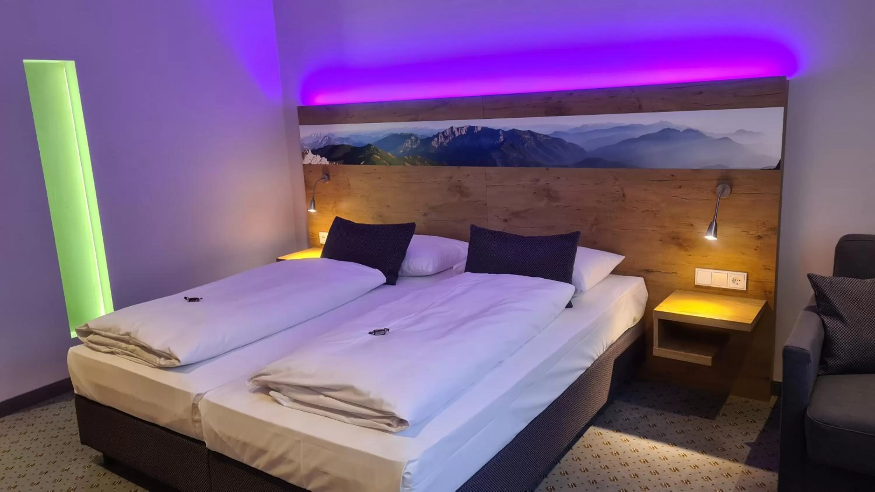 Photo of the whole room, Bed in Hotel Lechnerhof Unterföhring