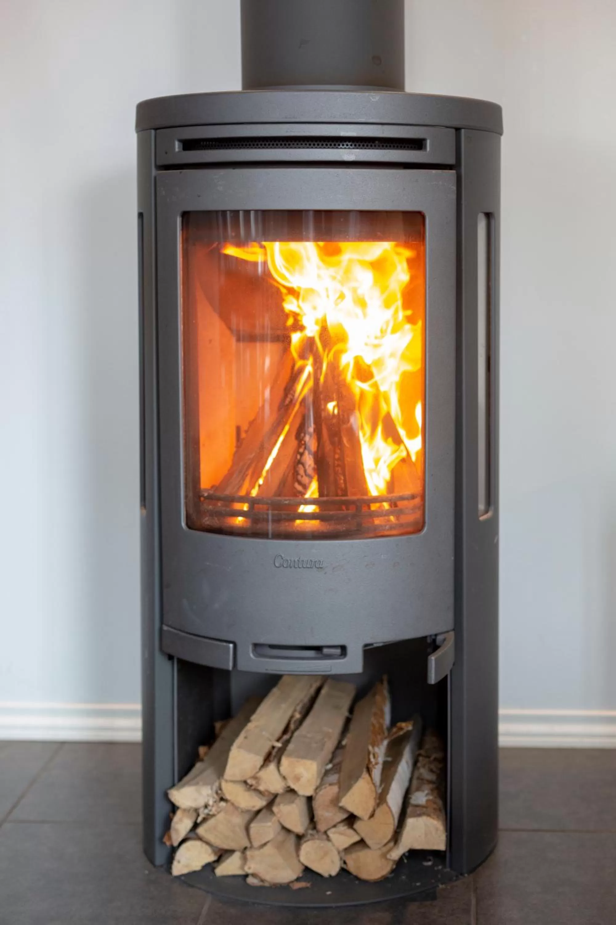 Communal lounge/ TV room, TV/Entertainment Center in Varjola Holiday Center