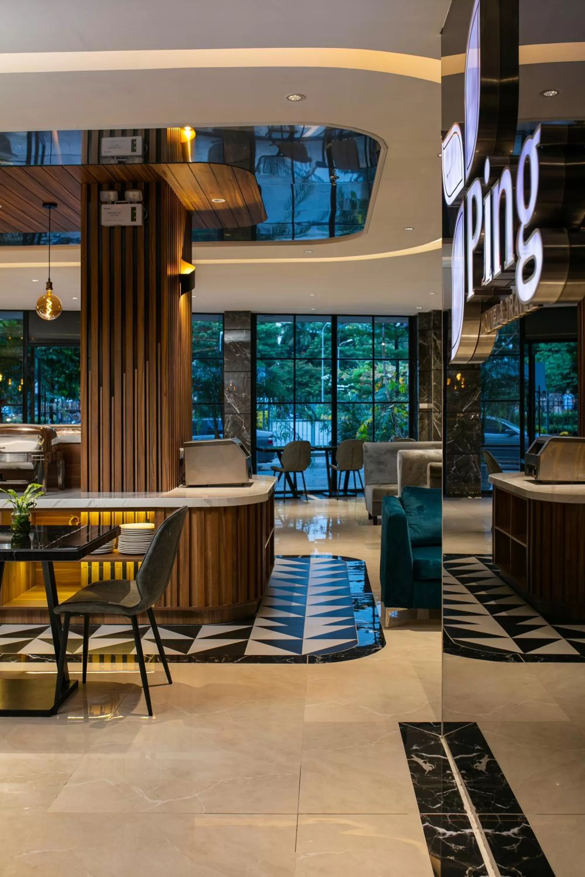 Restaurant/places to eat in Ping Hotel