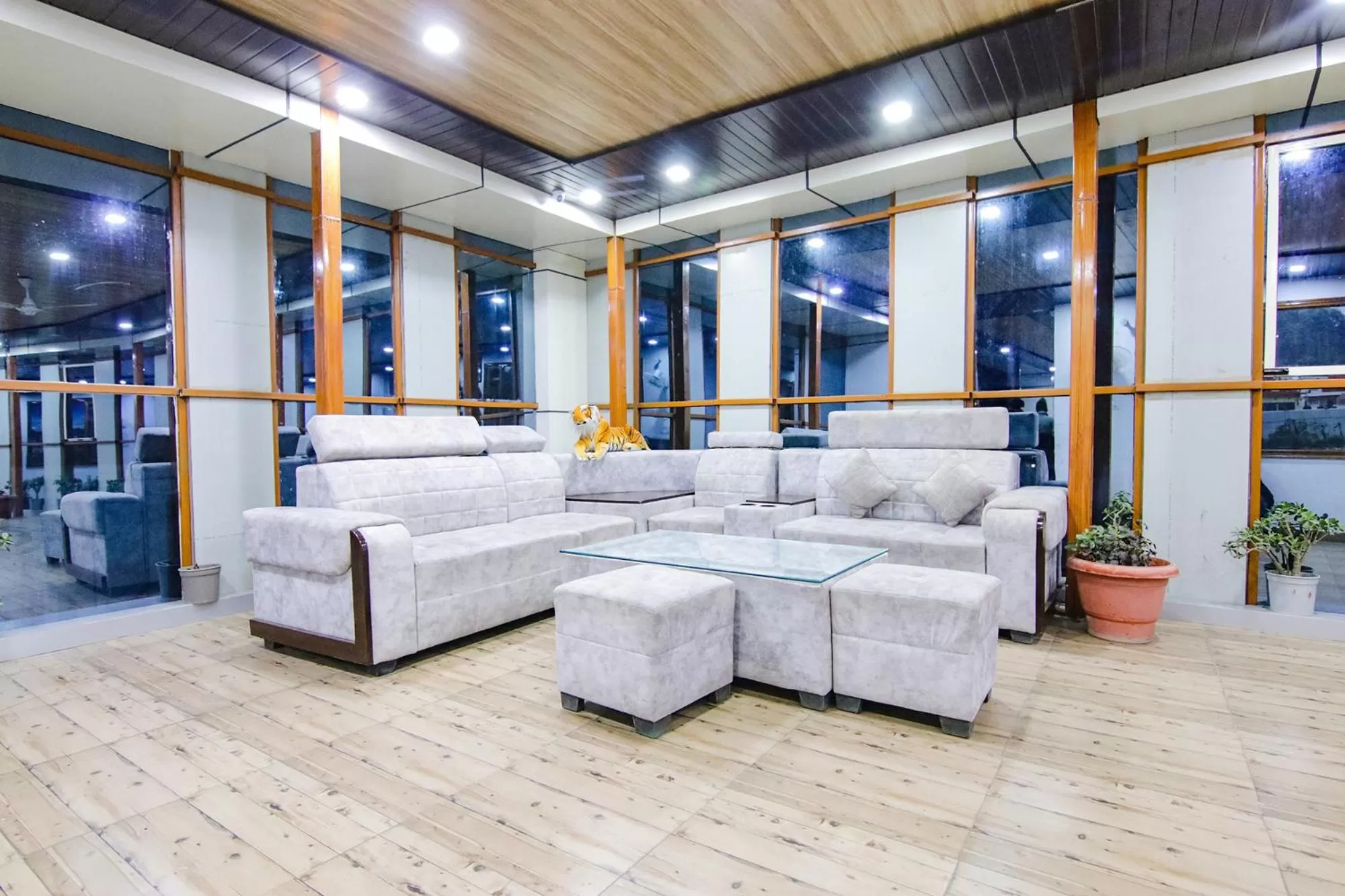 Seating area, Lobby/Reception in FabHotel Prime Olive Lake View