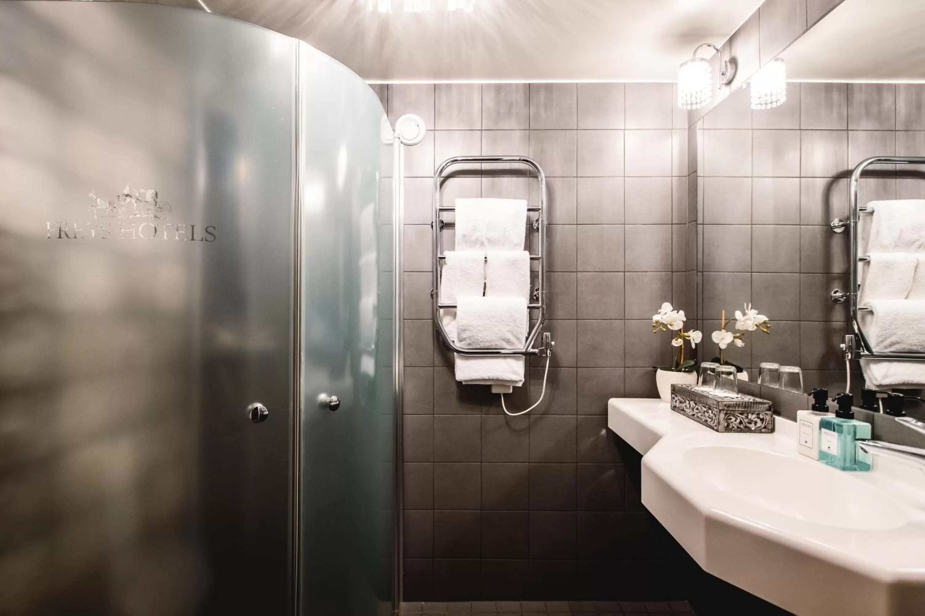 Bathroom in Freys Hotel