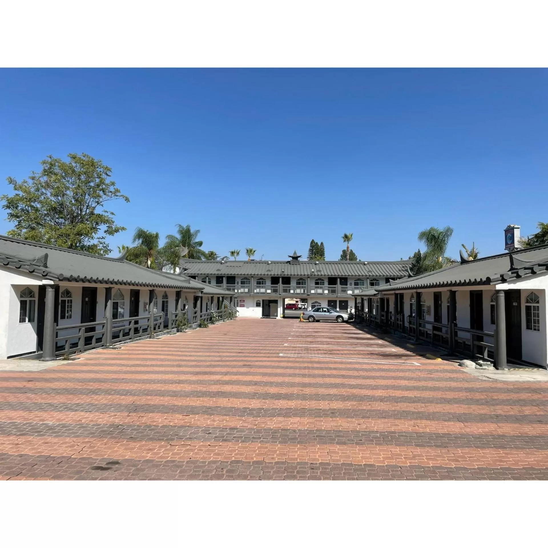 Parking in Oak Tree Inn