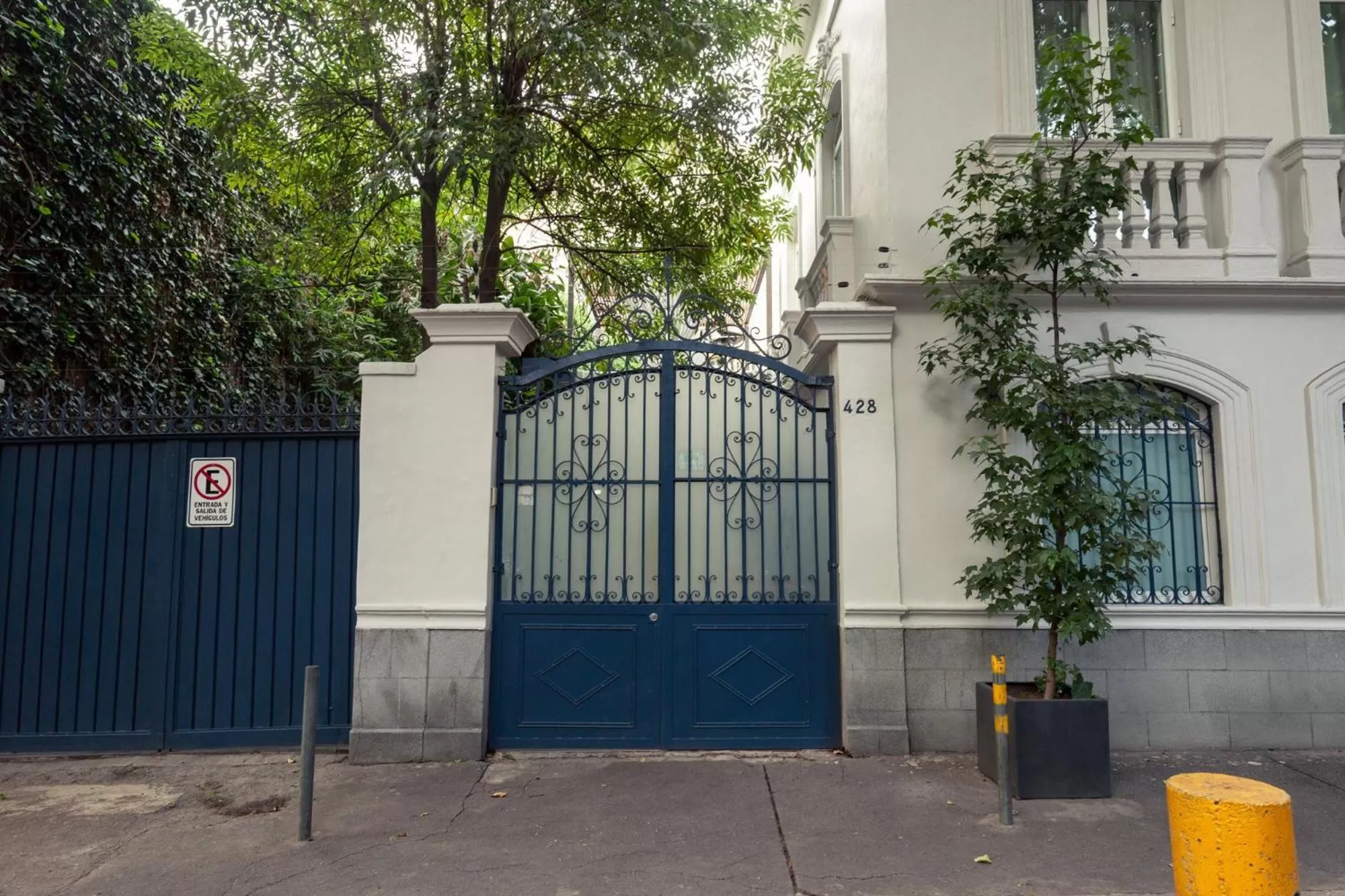 Property building in Hotel Villa Condesa