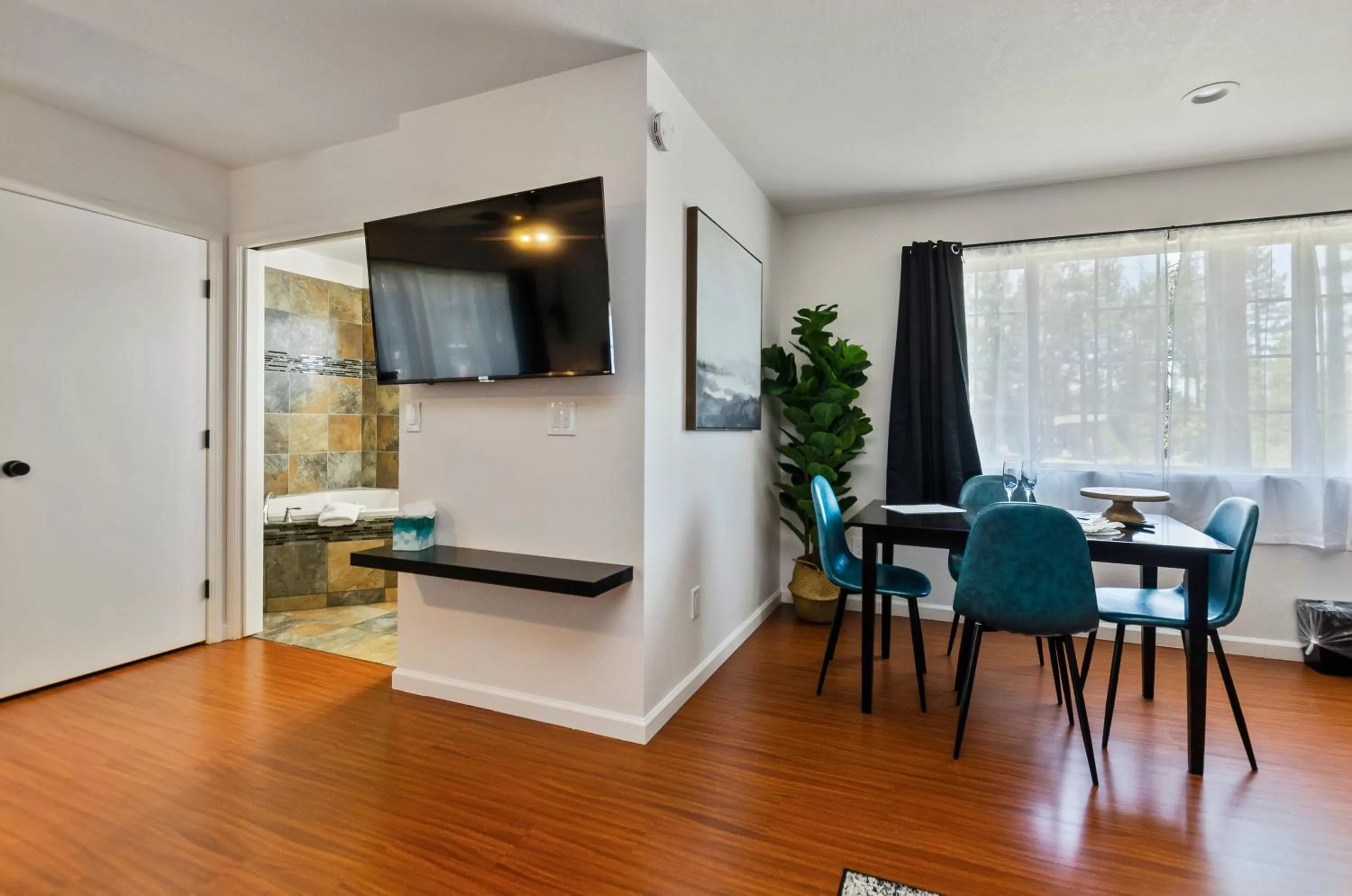 TV and multimedia in The Jeffrey Hotel