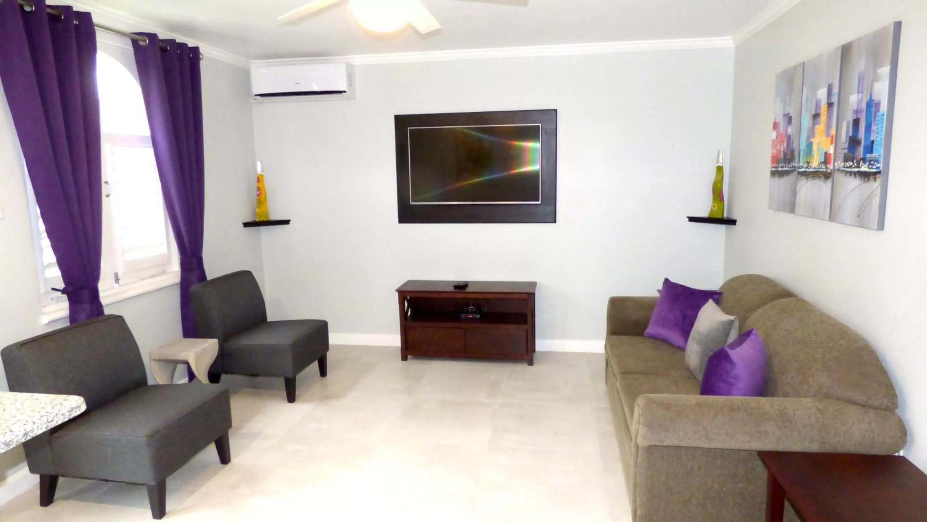 TV and multimedia in Beach One Bedroom Suite A20