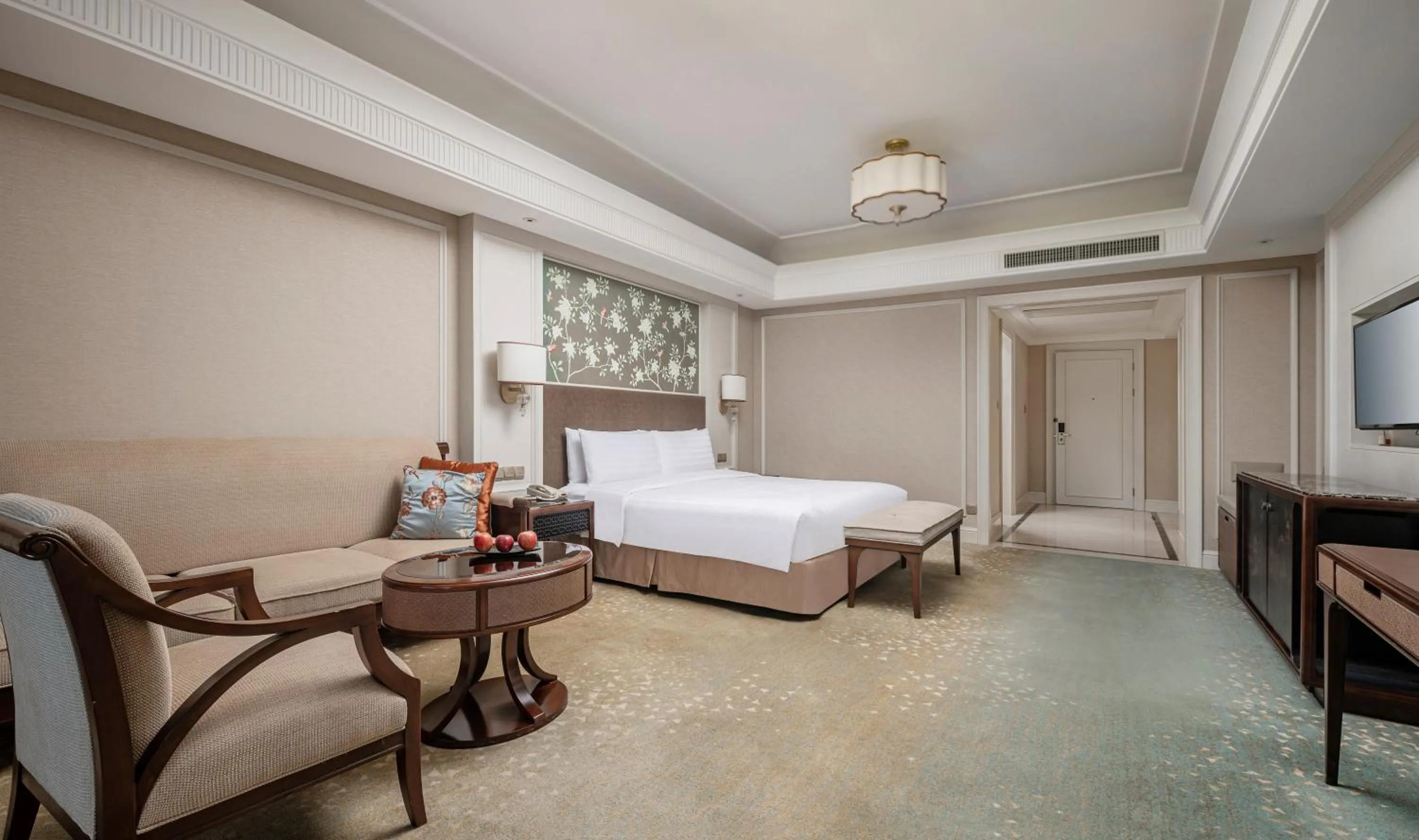 Photo of the whole room, Bed in Grand Hotel Haikou - Managed by Accor