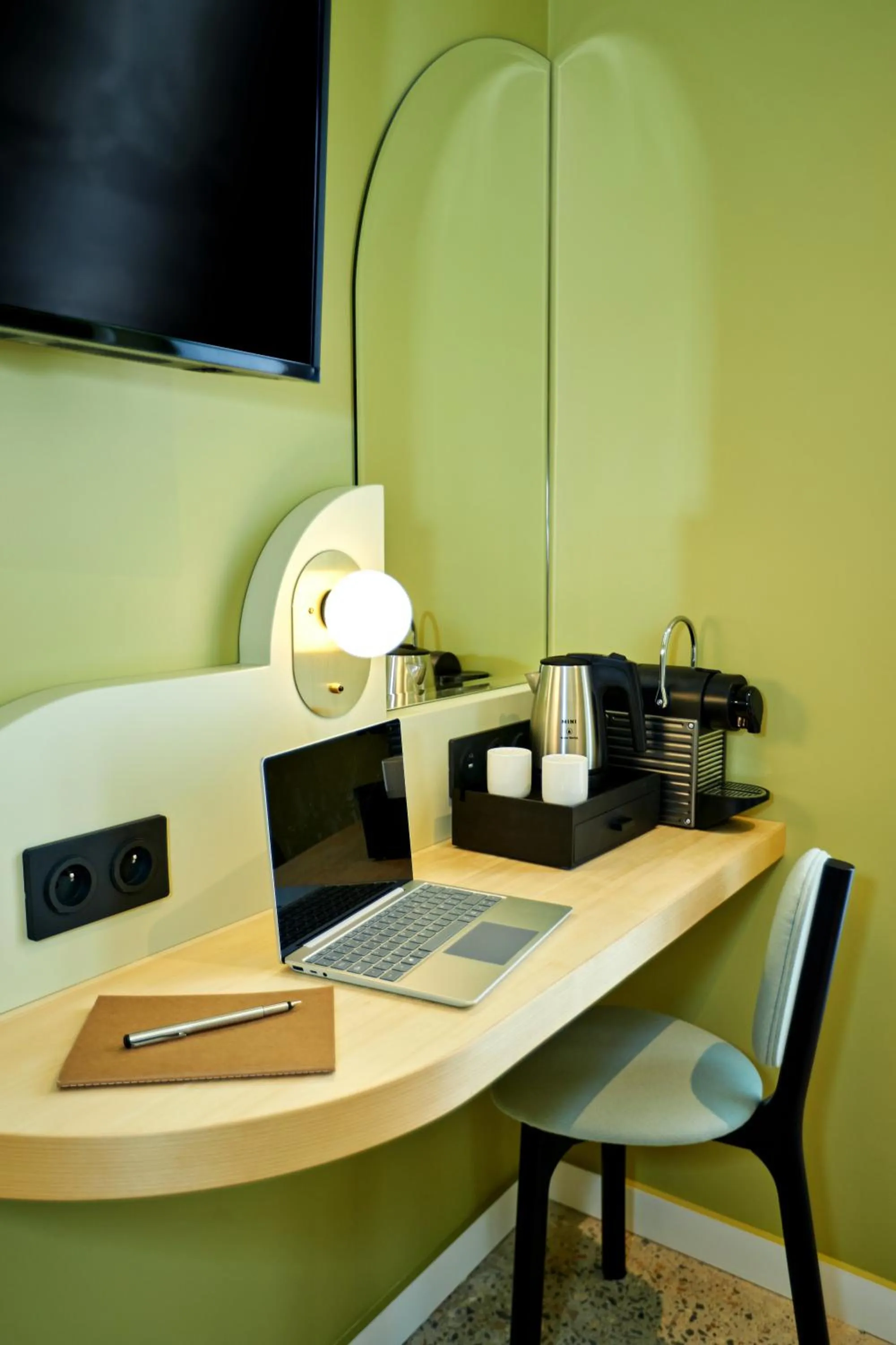 Night in Hôtel Amoi Paris