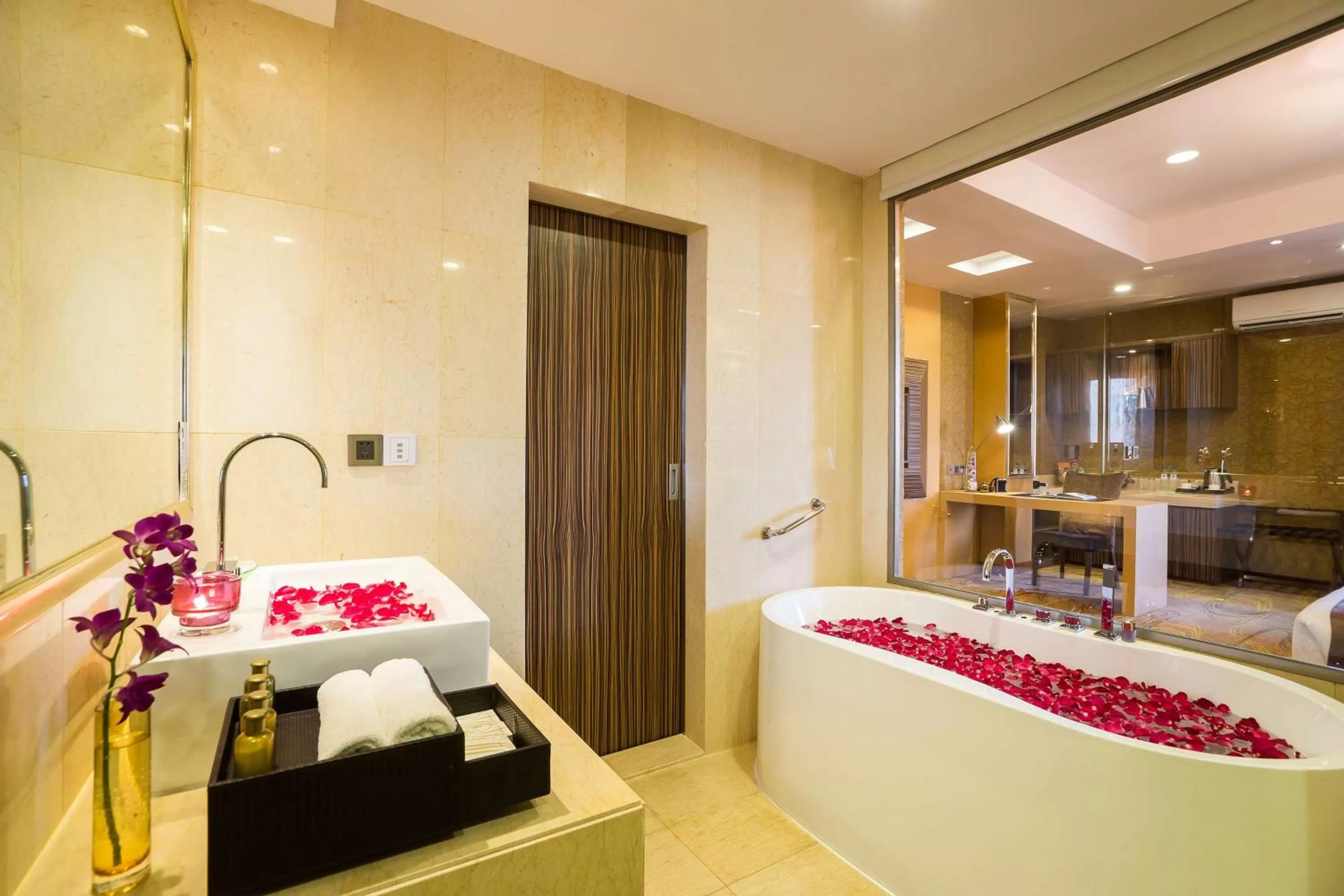 Bathroom in Best Western Chinatown Hotel