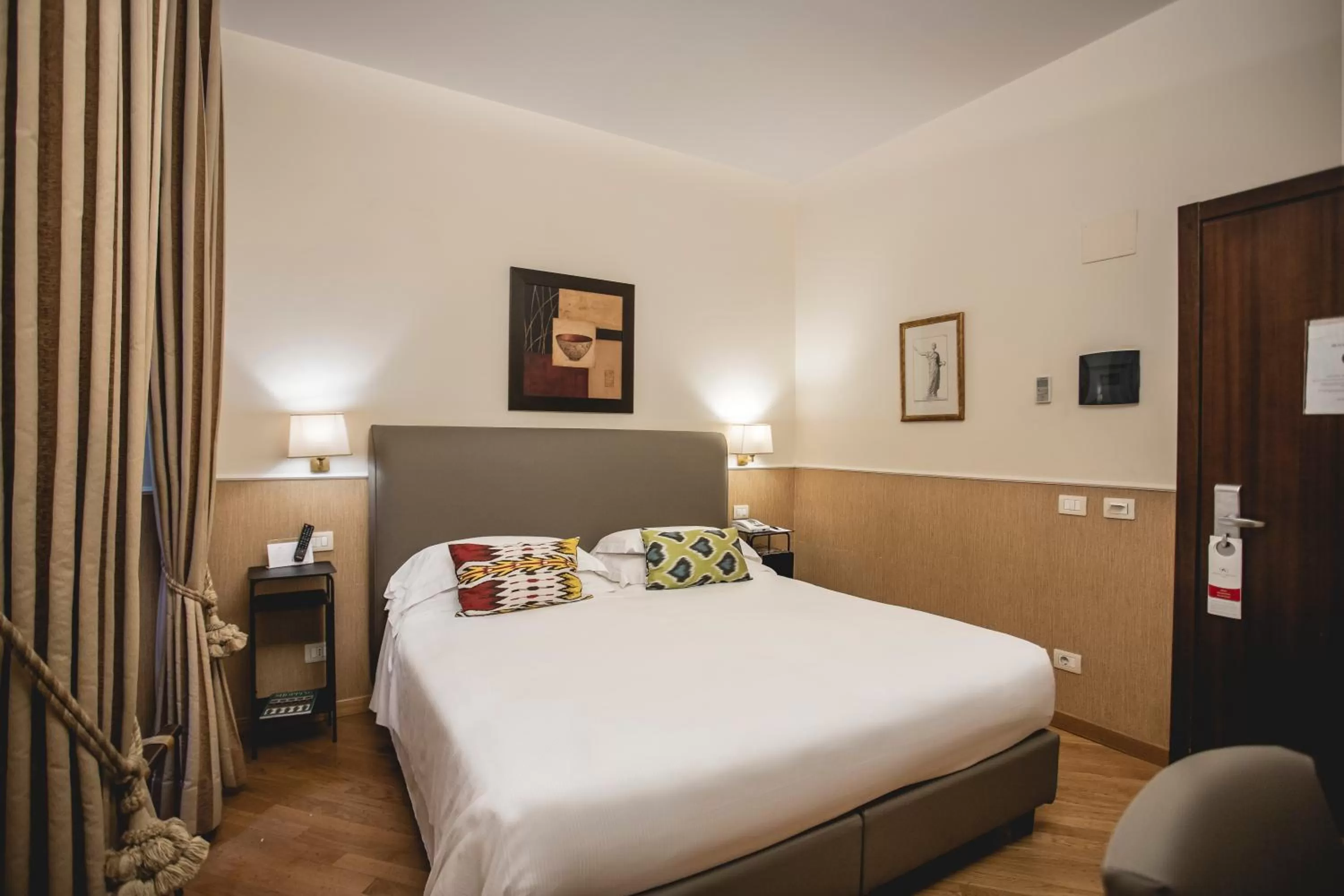 Photo of the whole room in Hotel Adriano