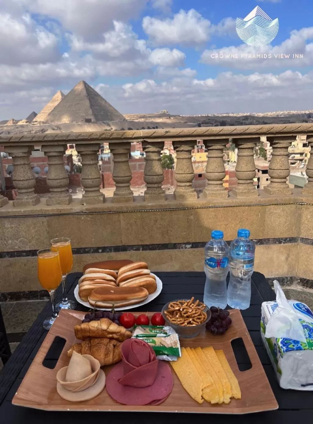 Day in Crowne Pyramids view inn