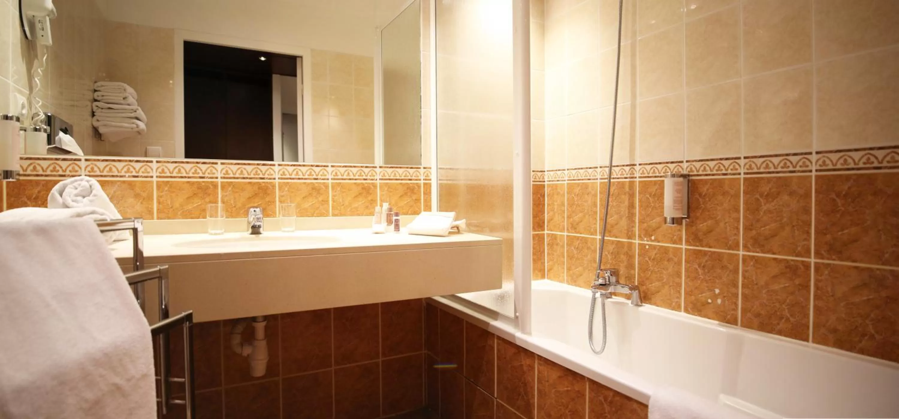 Bathroom in Best Western Le Pont d'Or