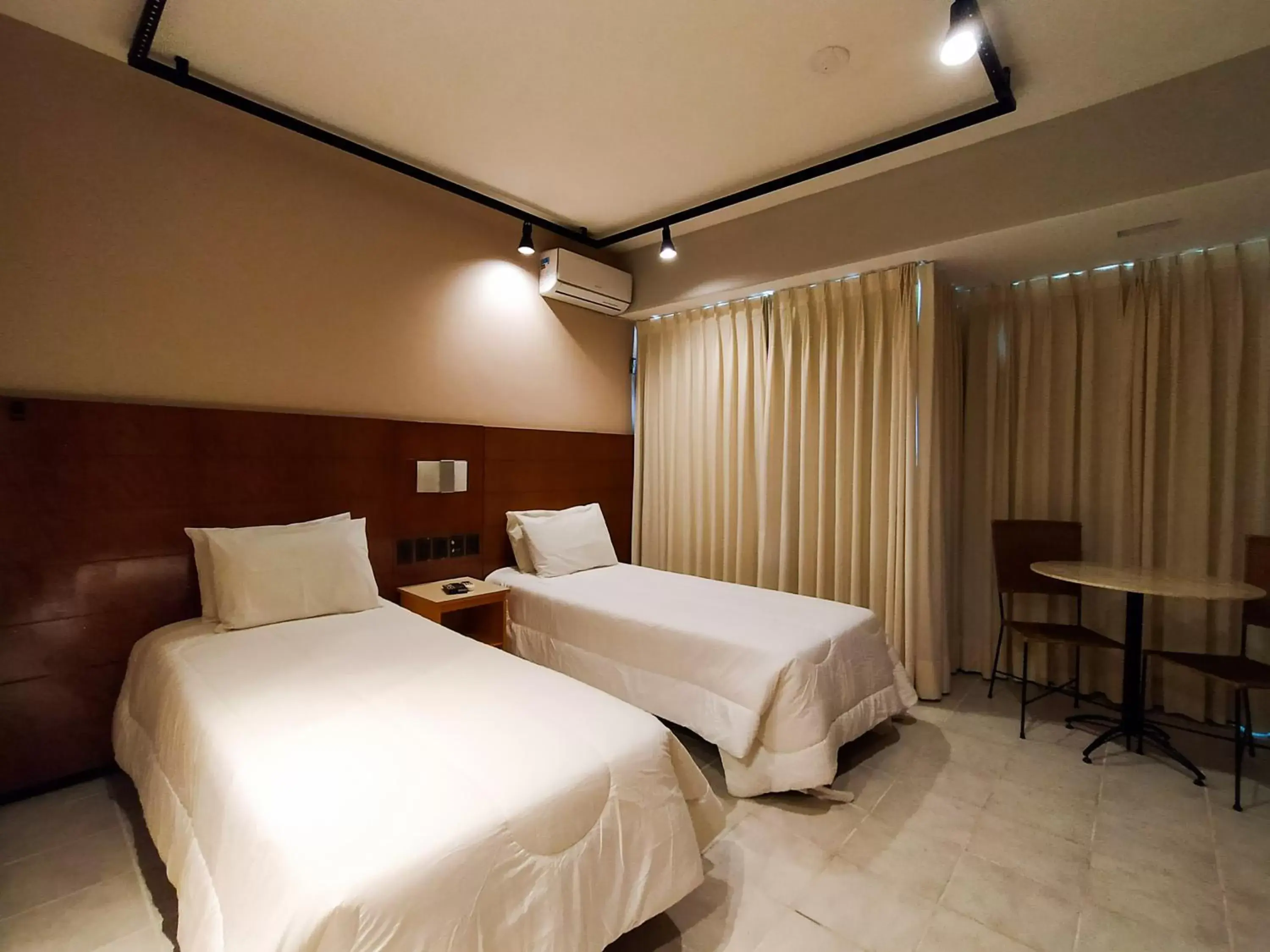 Deluxe Double or Twin Room with City View - single occupancy in Savassi Village Deluxe Double or Twin Room with City View - single occupancy in Savassi Village