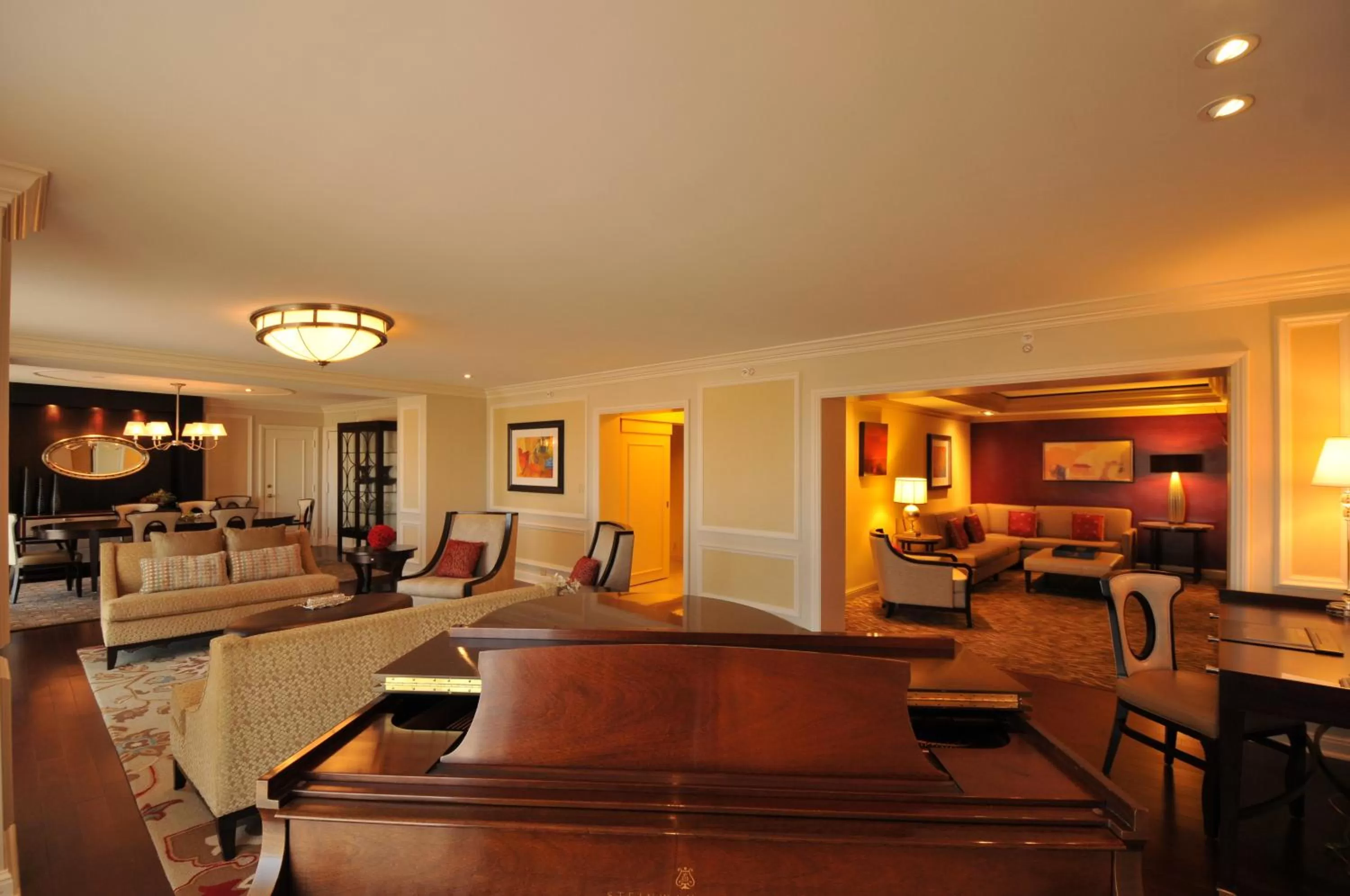 Photo of the whole room in InterContinental Kansas City at the Plaza by IHG