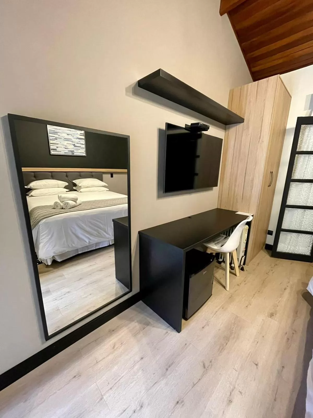 Photo of the whole room, Bed in Pousada Terrazzo Bonjardim - by Easy Hotéis