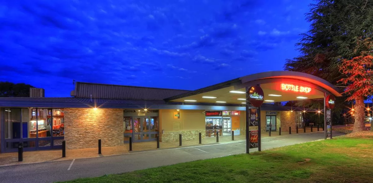 Facade/entrance in Lake Jindabyne Hotel