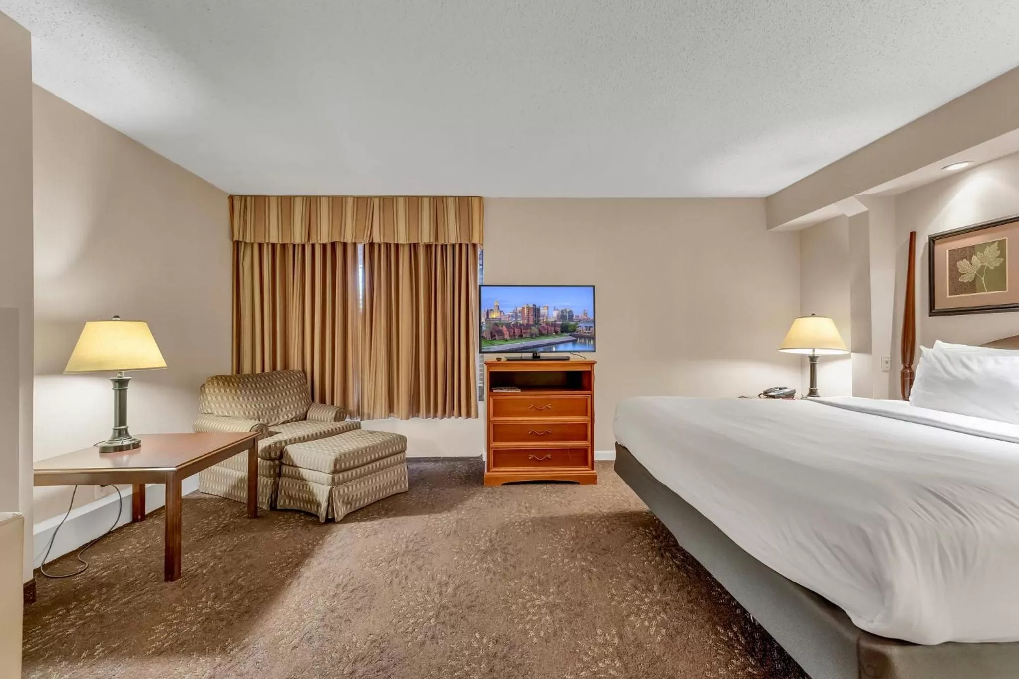 Bed in Buffalo Airport Hotel