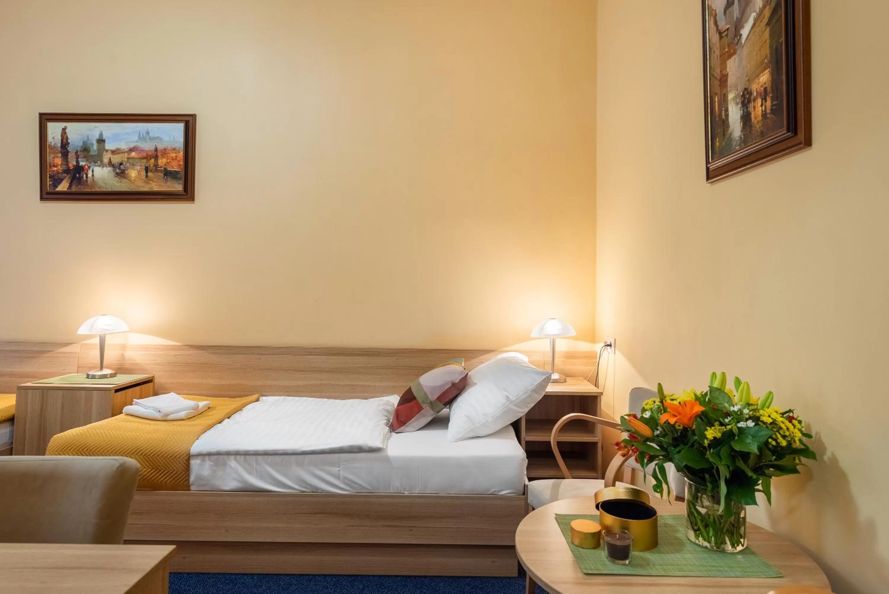 Restaurant/places to eat, Bed in Hotel Libero