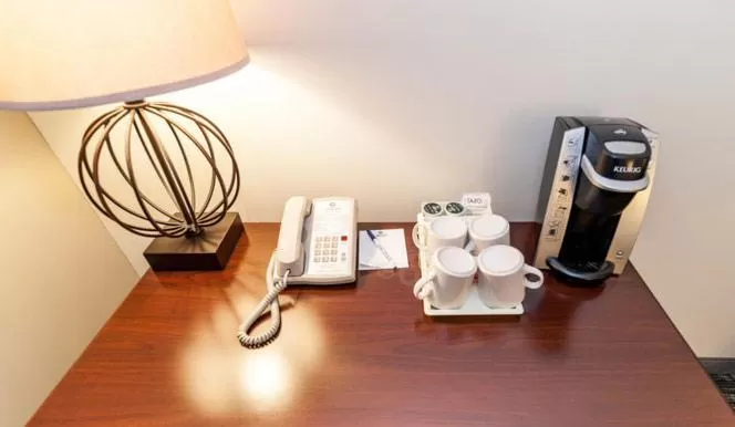 Coffee/tea facilities in Grand Summit Hotel at Attitash