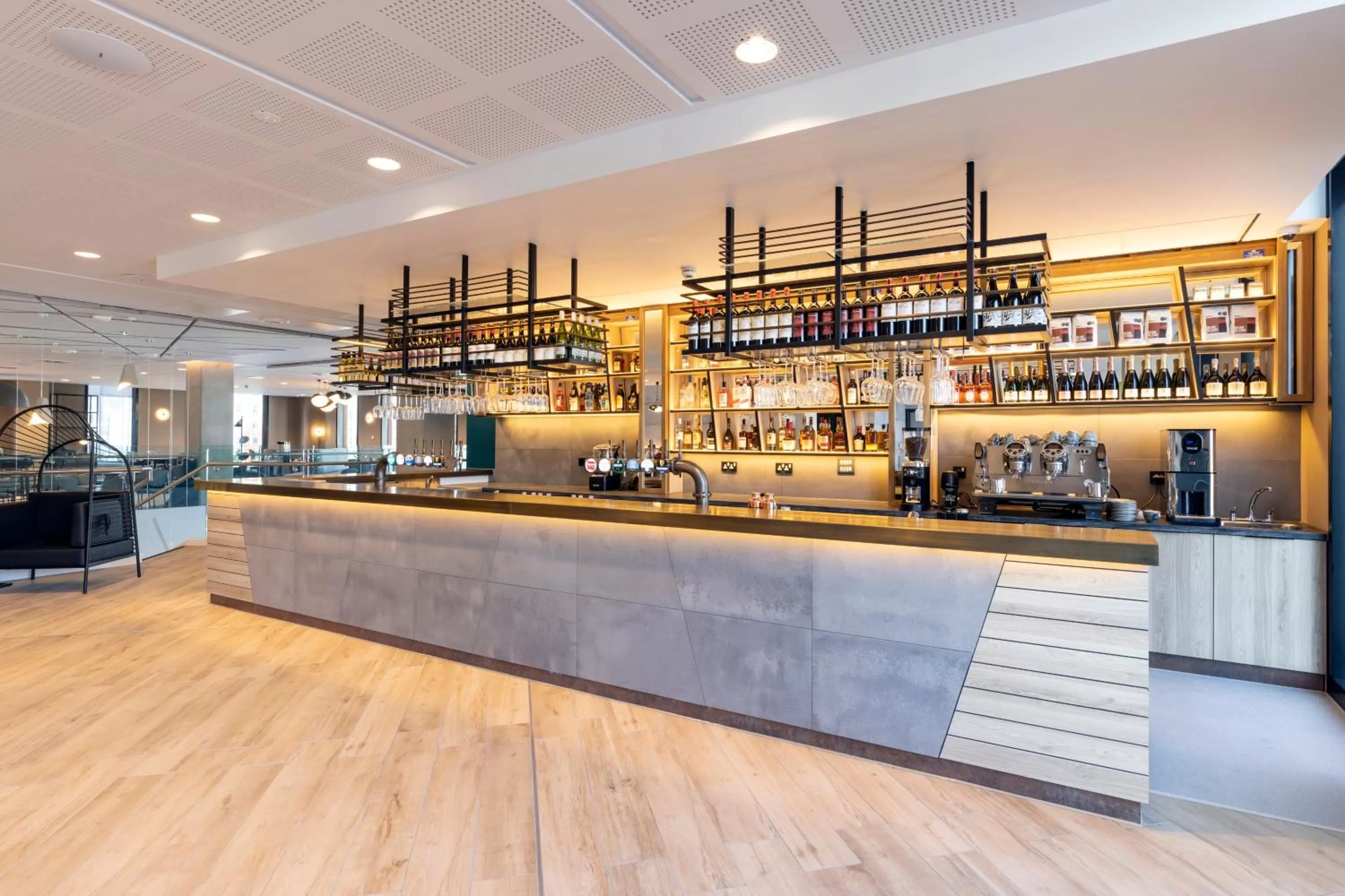 Lounge or bar in Novotel Liverpool Paddington Village