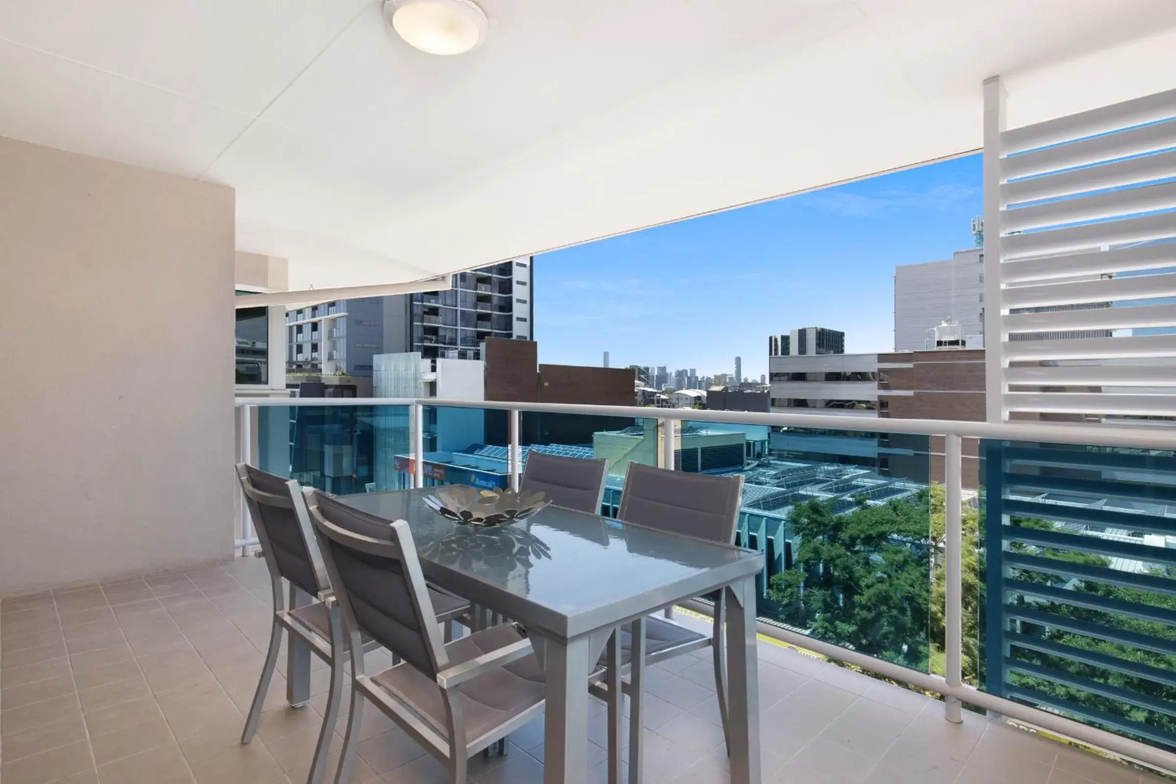 Three-Bedroom Penthouse in Jephson Hotel & Apartments Three-Bedroom Penthouse in Jephson Hotel & Apartments