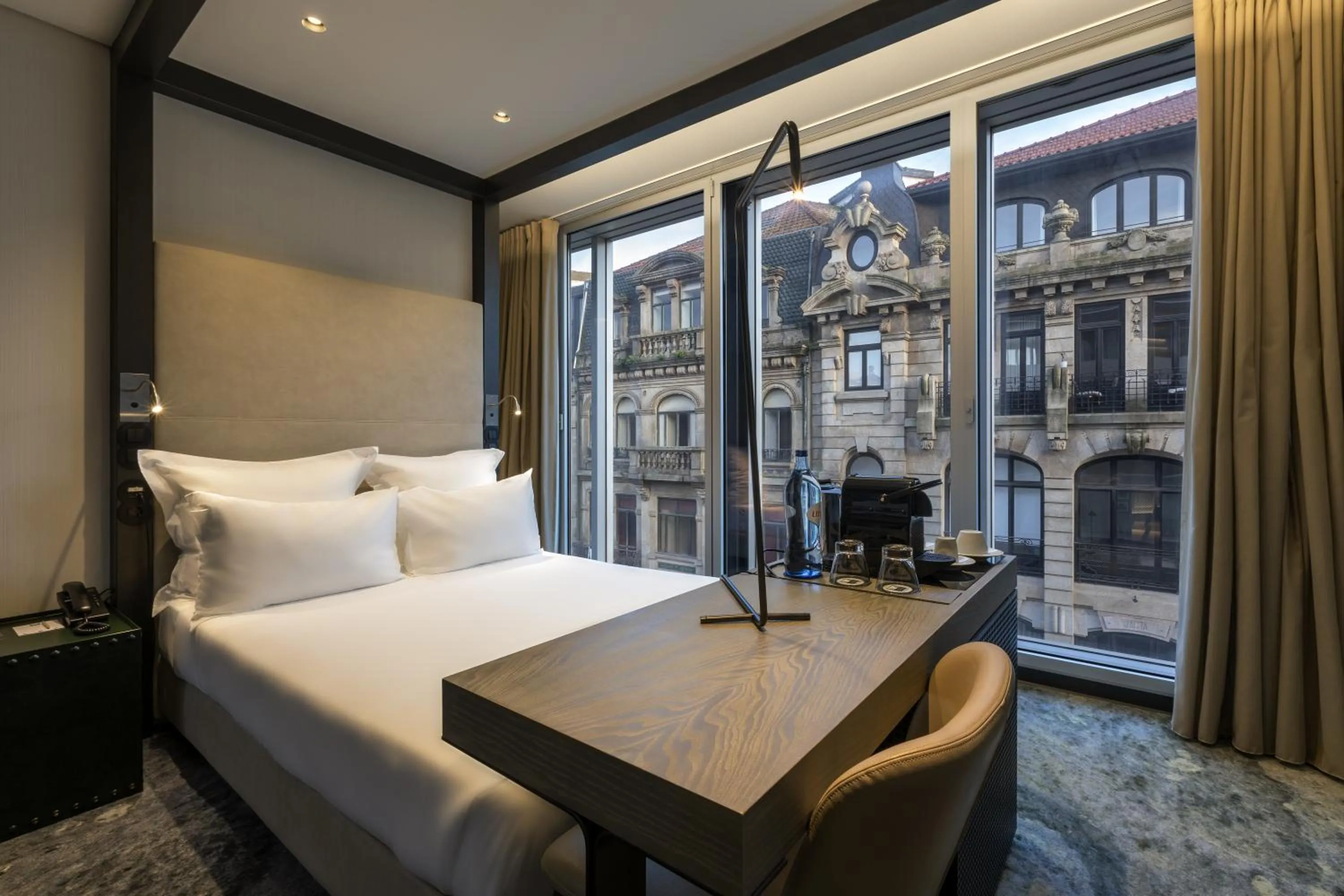 Bed in Porto Royal Bridges Hotel