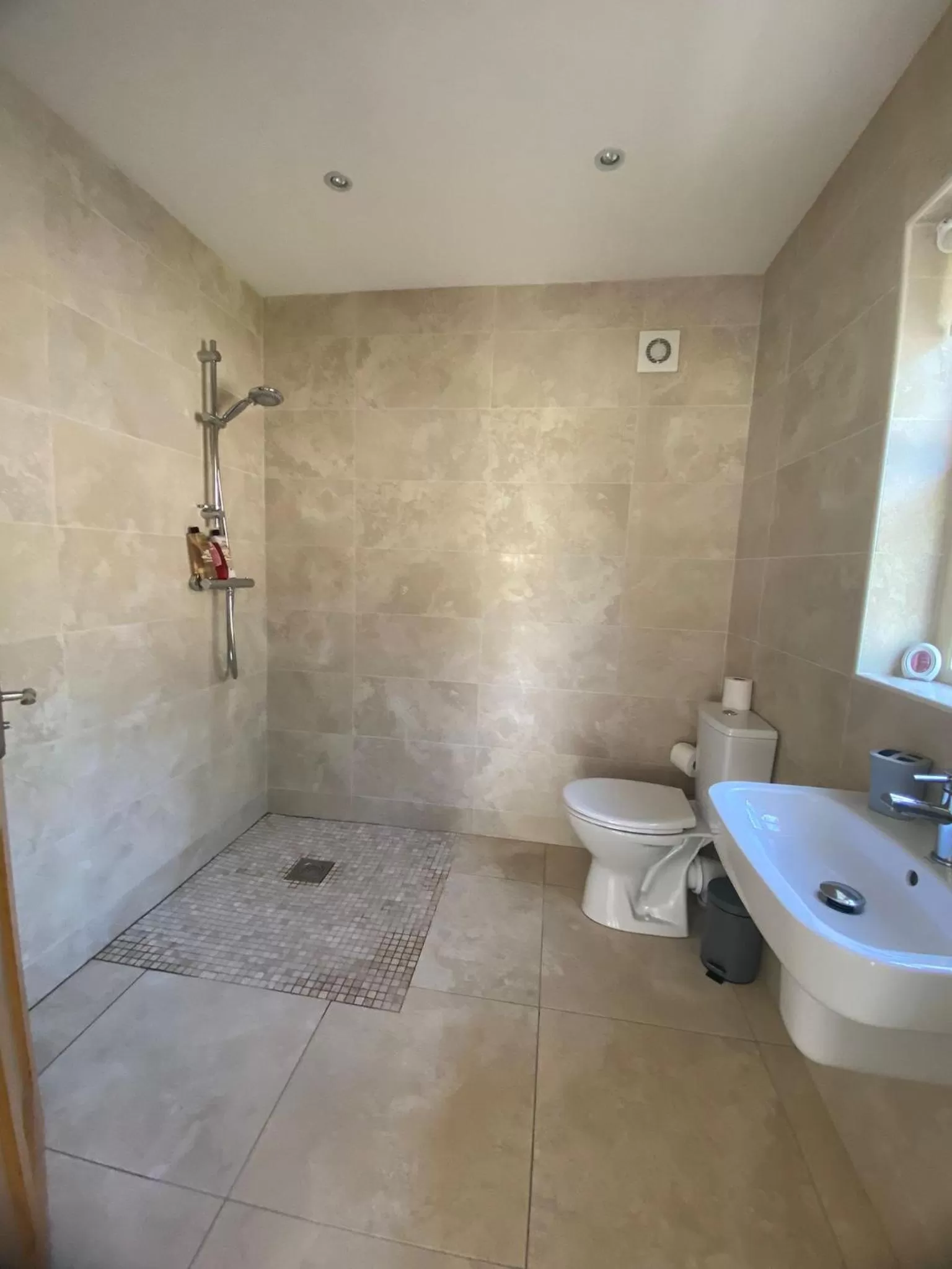 Shower, Bathroom in Rostrevor Valley Holiday Park Rooms with Hot tub and car service