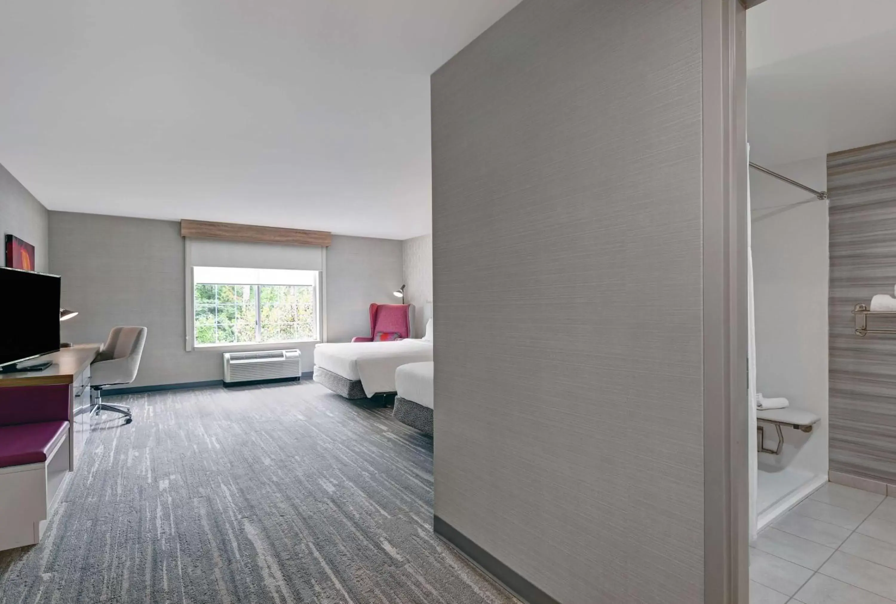 Queen Room Accessible with Roll In Shower in Hilton Garden Inn Hamilton Queen Room Accessible with Roll In Shower in Hilton Garden Inn Hamilton