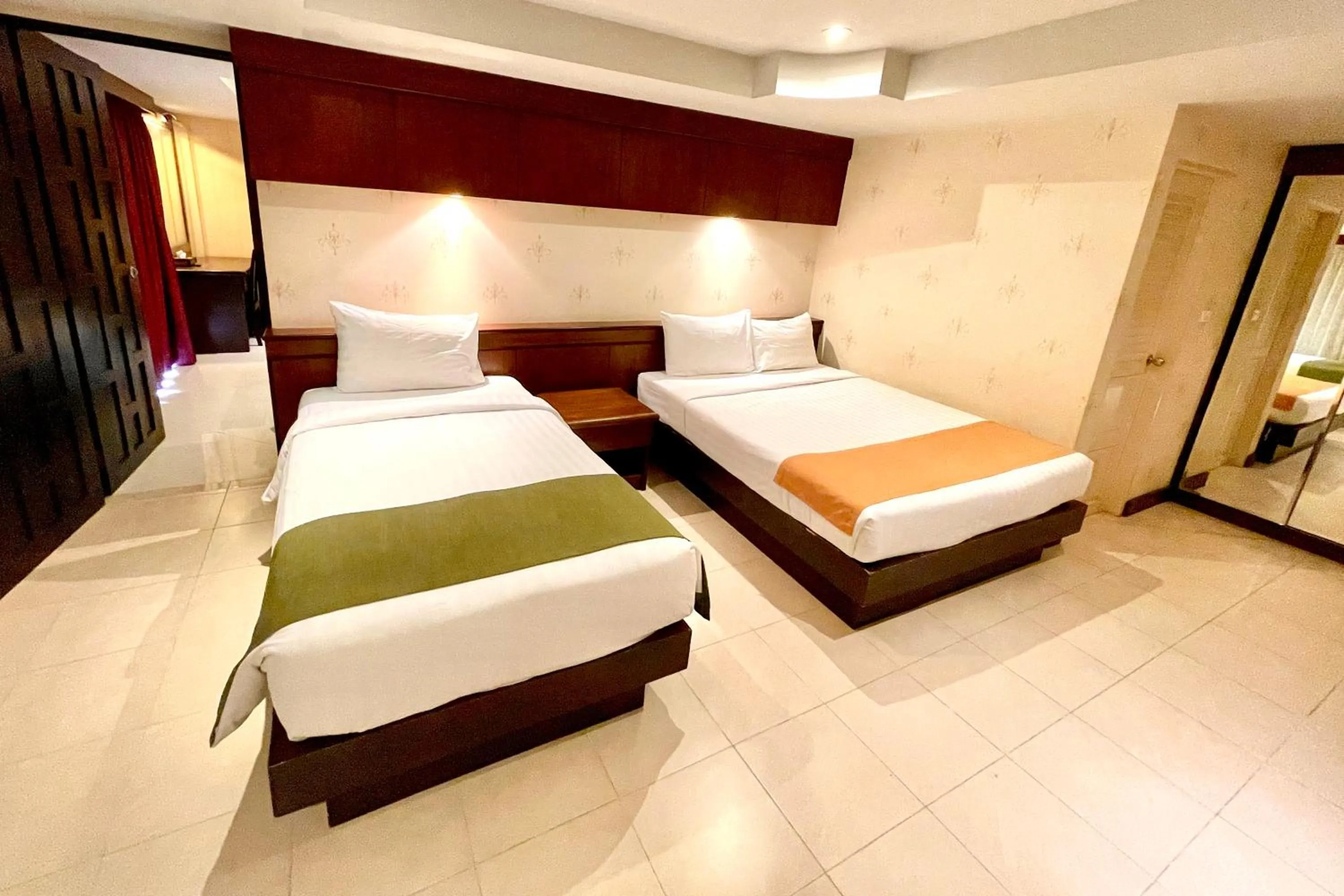 Bed in Rayaburi Hotel, Patong