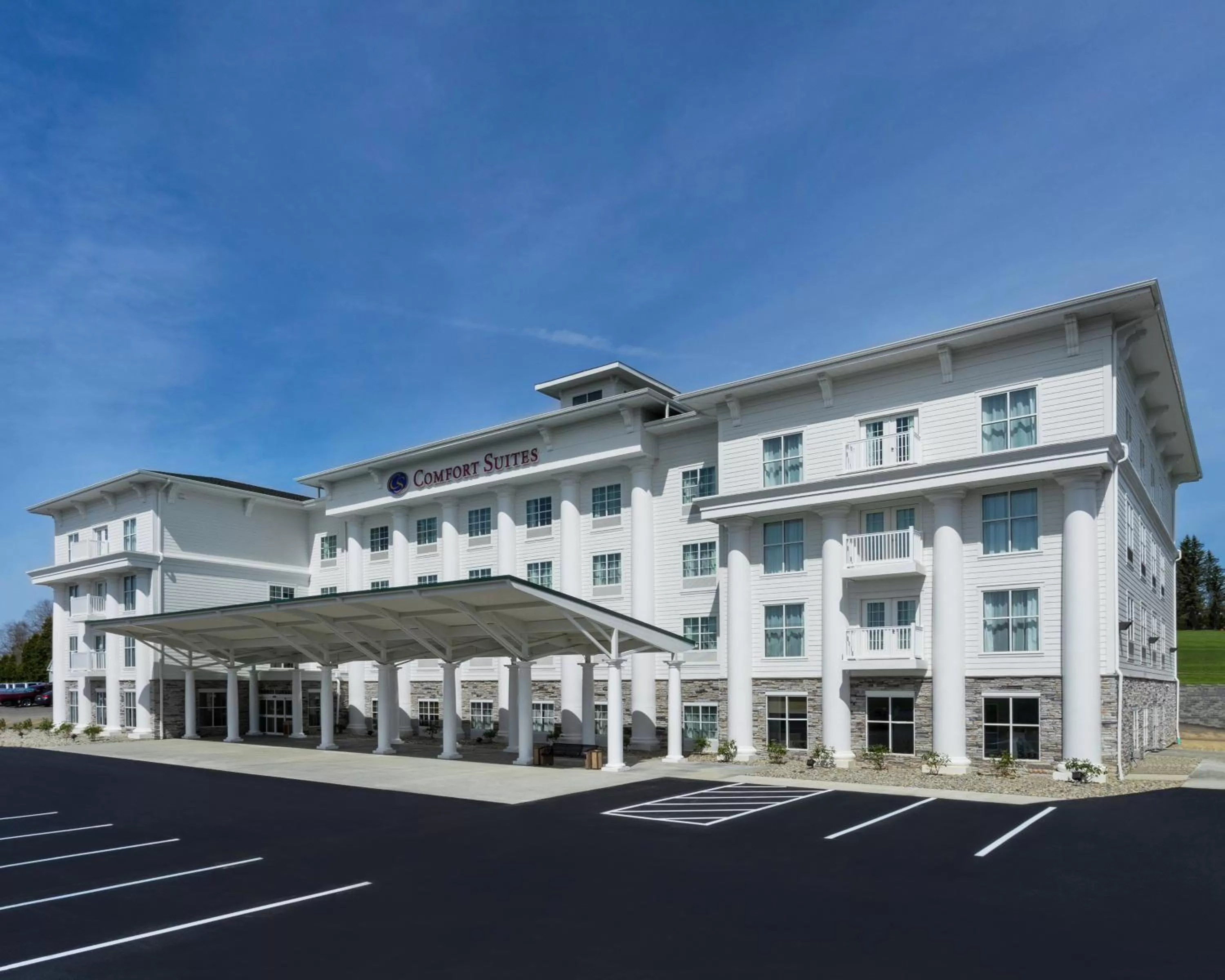Property building in Comfort Suites DuBois Country Club