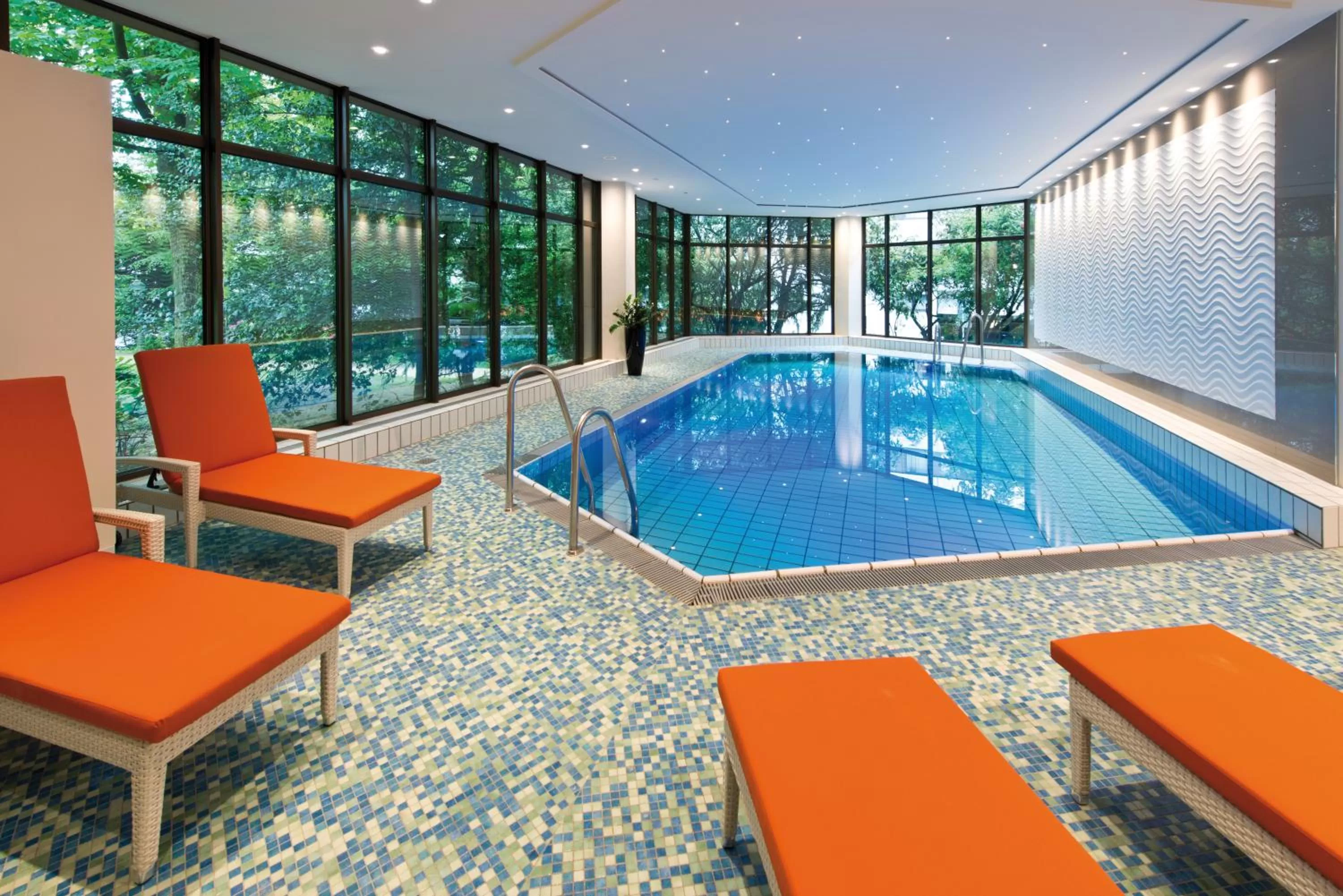 Swimming pool in Maritim Hotel Bad Homburg