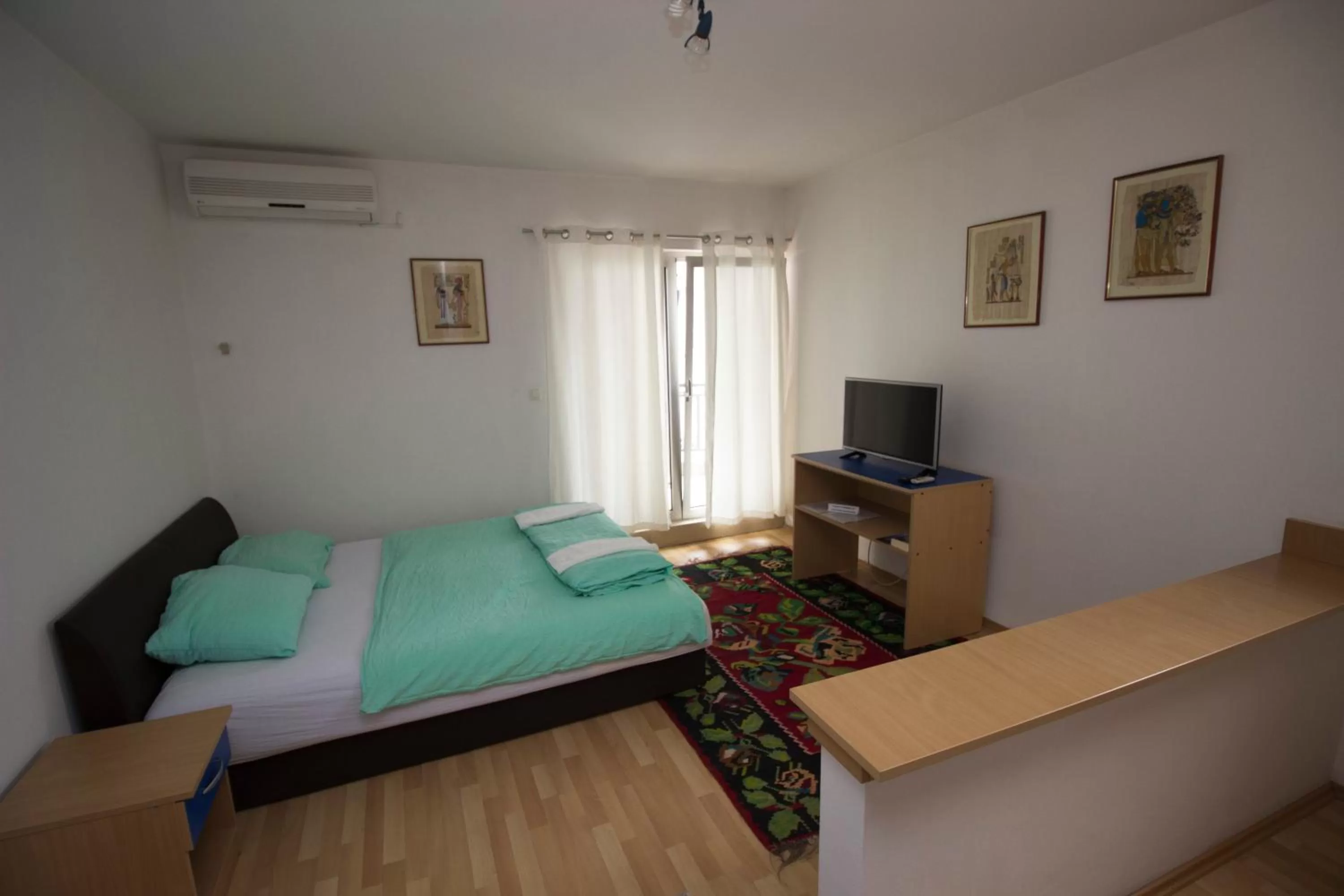 Bed, TV/Entertainment Center in Hotel & Rooms Lombrelle