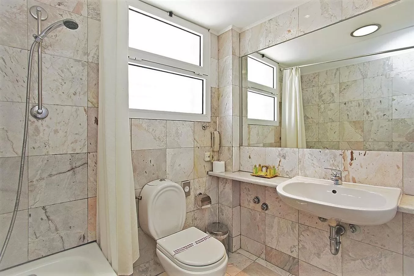 Toilet in Congo Palace