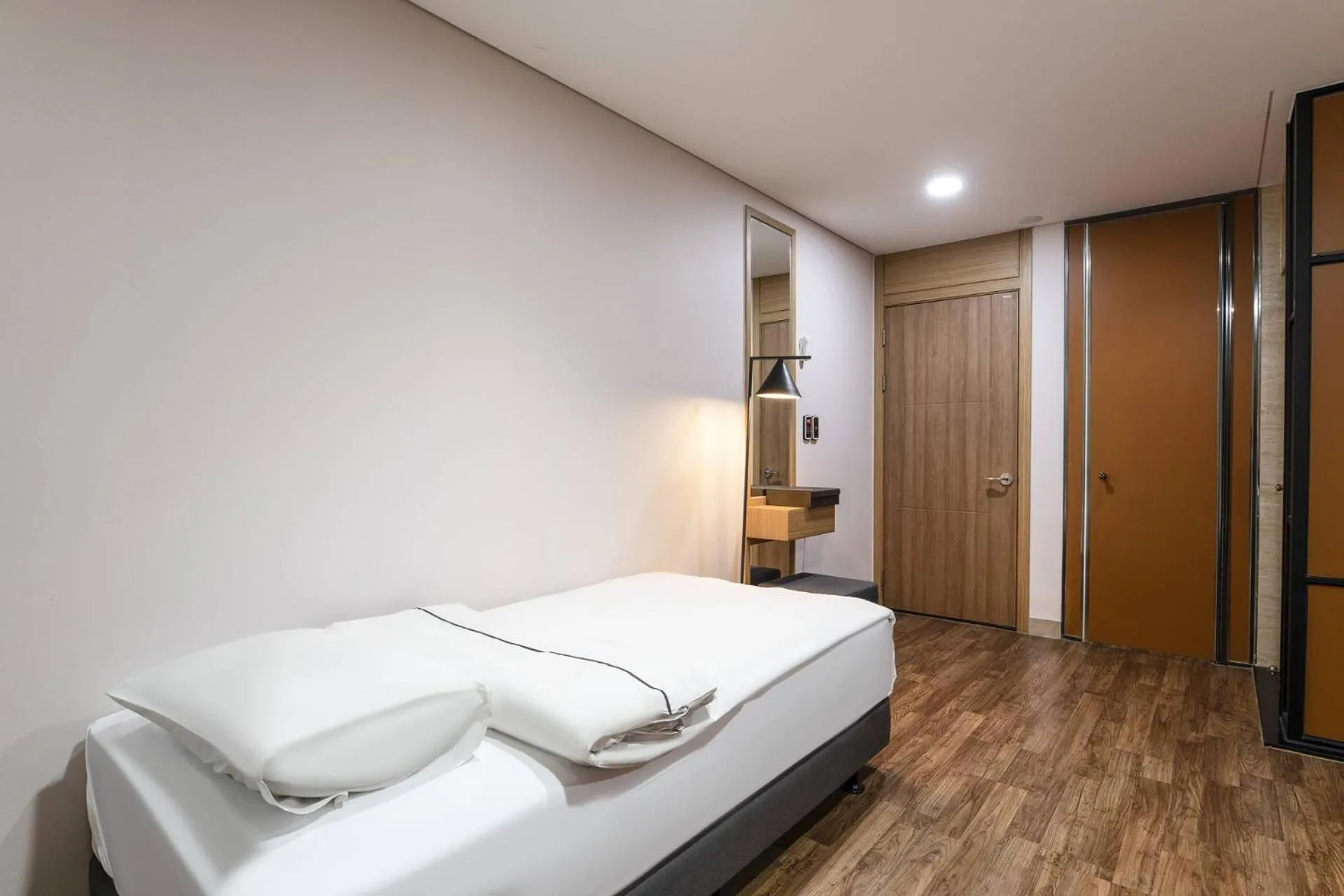 Bed in Central Plaza Hotel