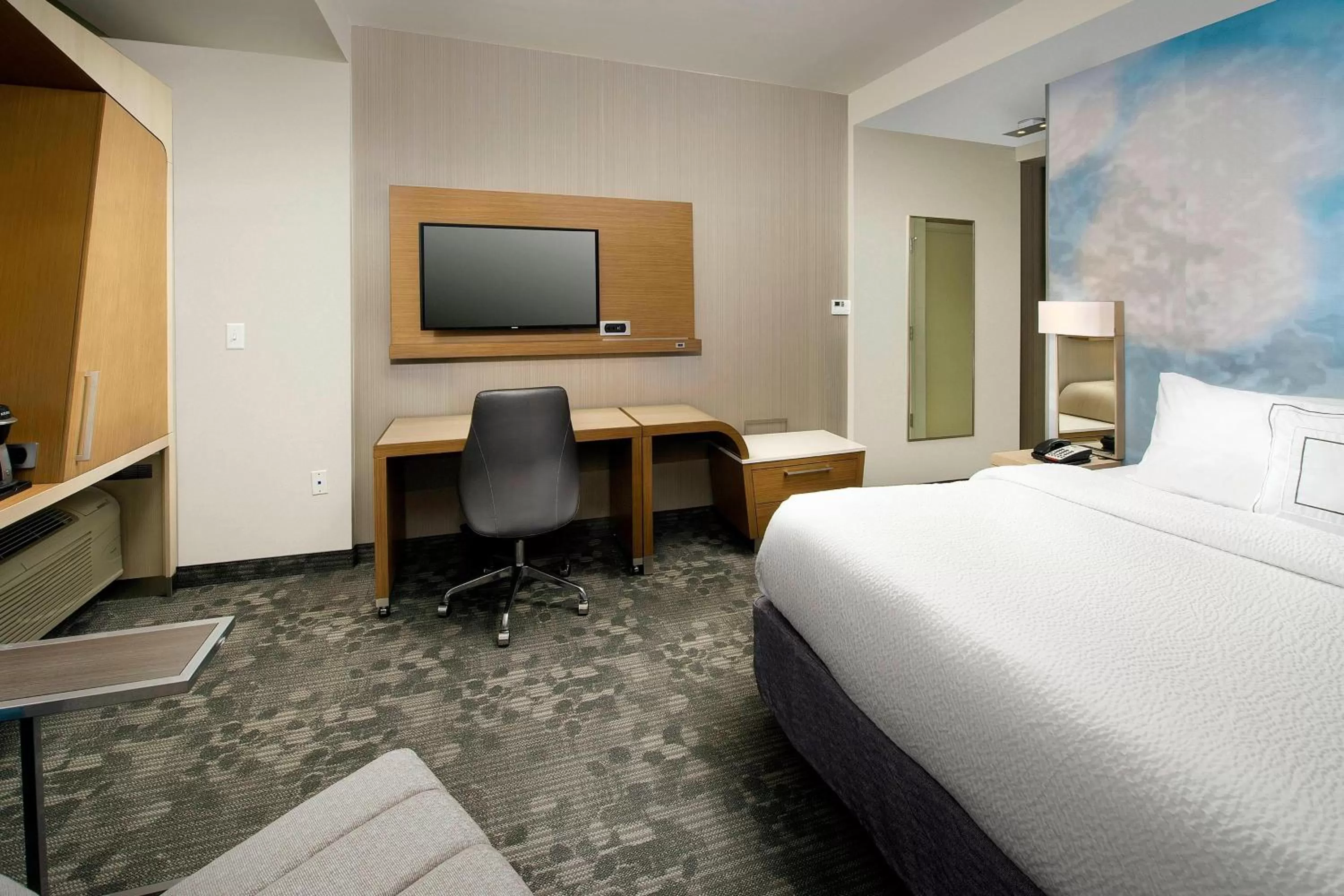 King Room with Sofa Bed - Hearing Accessible in Courtyard by Marriott Nashville SE/Murfreesboro