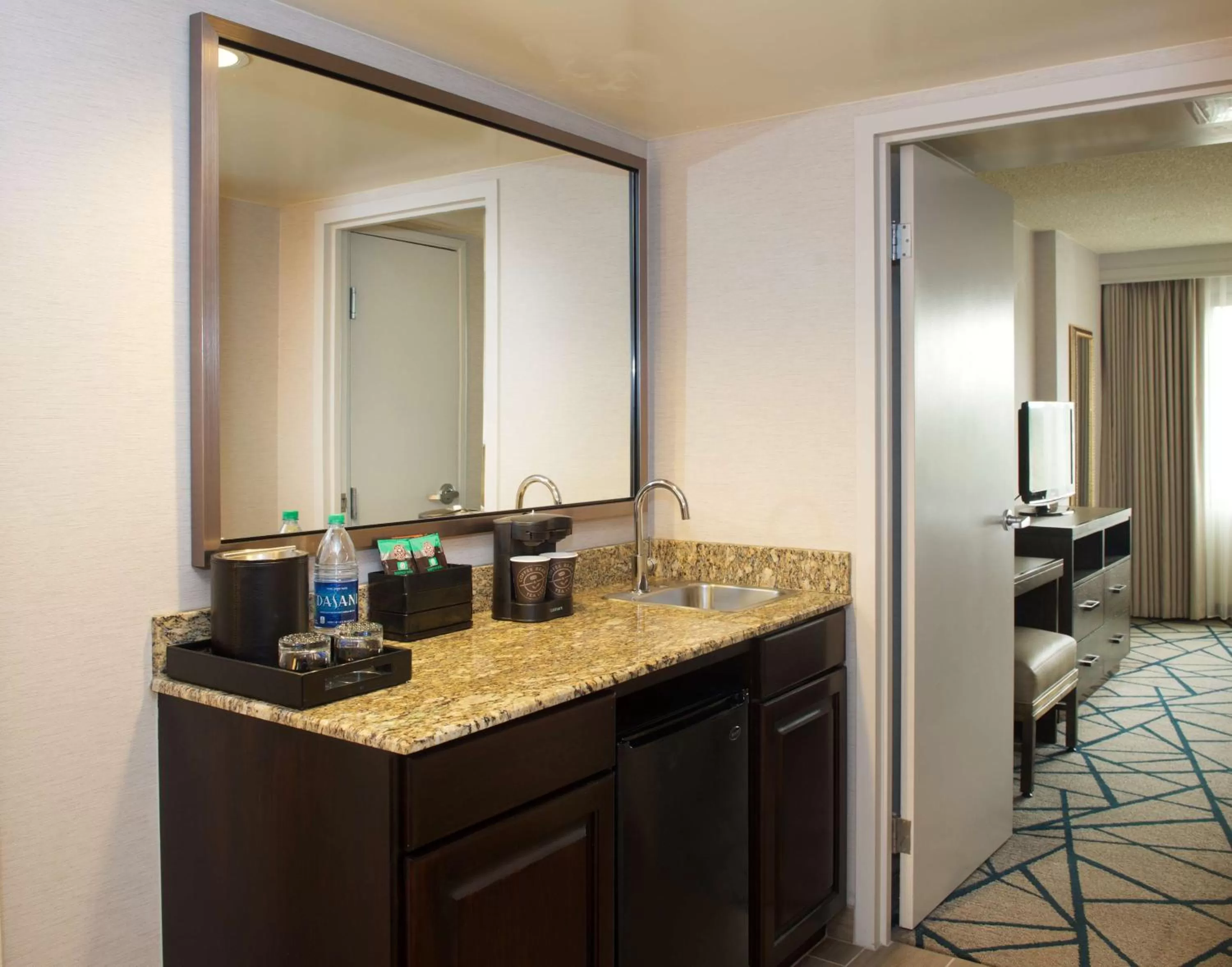 Kitchen or kitchenette in Embassy Suites by Hilton Portland Tigard