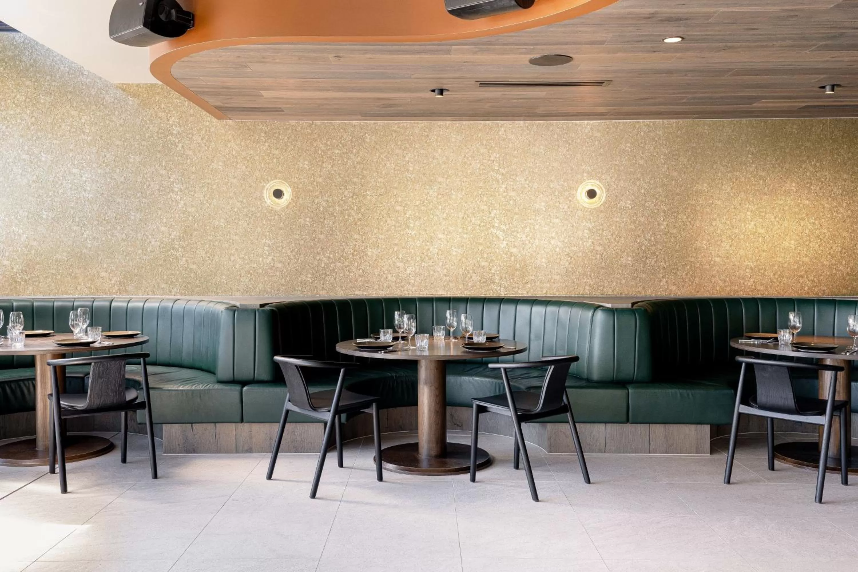 Lounge or bar in Midnight Hotel, Autograph Collection